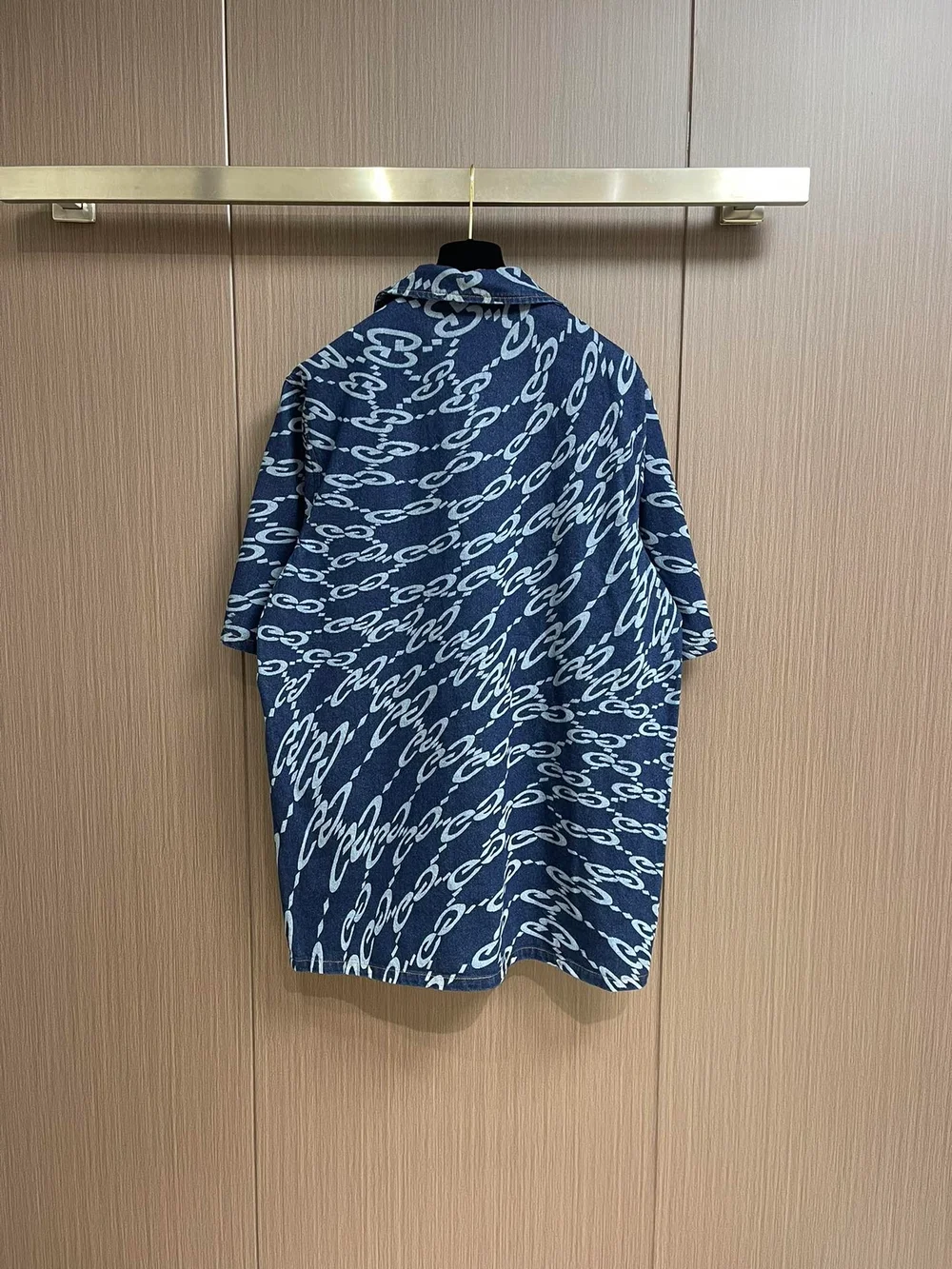 구찌 웨이브 GG 레이저 프린트 데님 셔츠