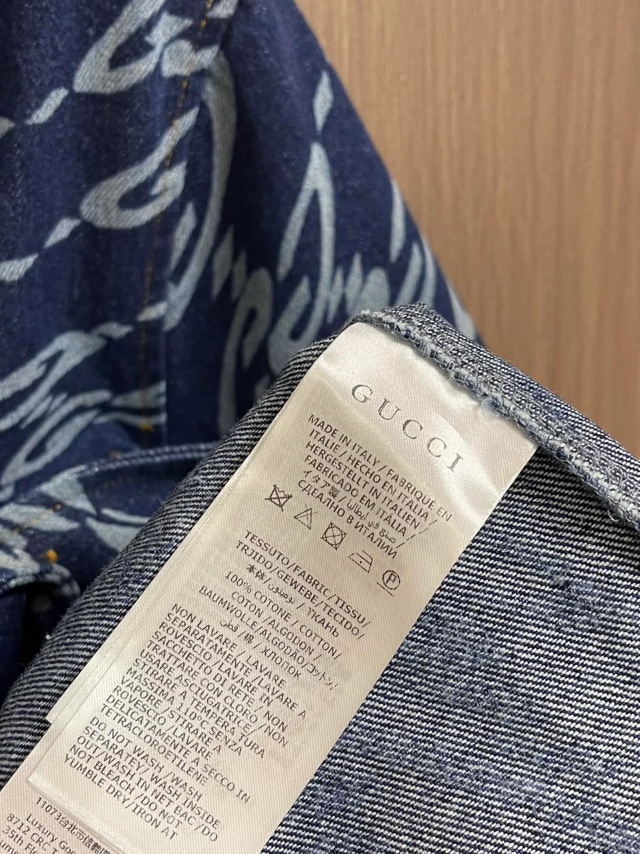 구찌 웨이브 GG 레이저 프린트 데님 셔츠