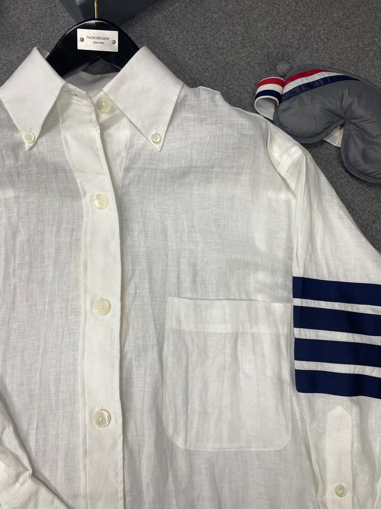 톰브라운 화이트 린넨 수퍼사이즈 롱 슬리브 4-바 버튼다운 셔츠