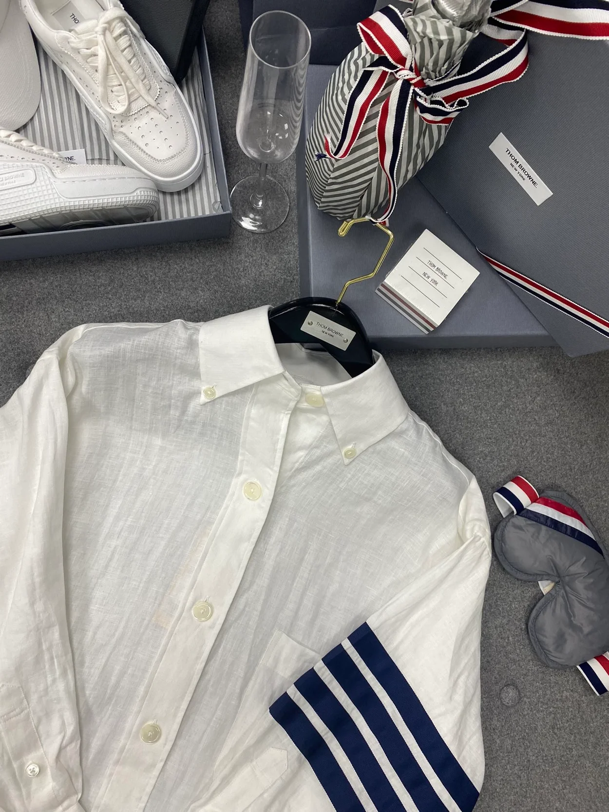 톰브라운 화이트 린넨 수퍼사이즈 롱 슬리브 4-바 버튼다운 셔츠