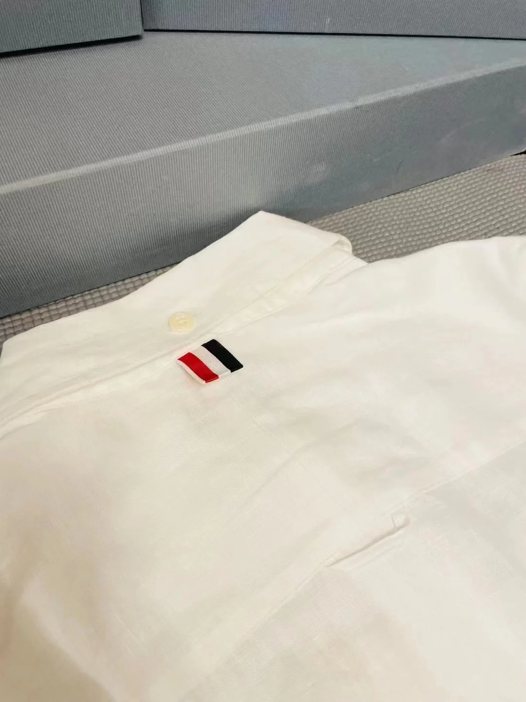 톰브라운 화이트 린넨 수퍼사이즈 롱 슬리브 4-바 버튼다운 셔츠