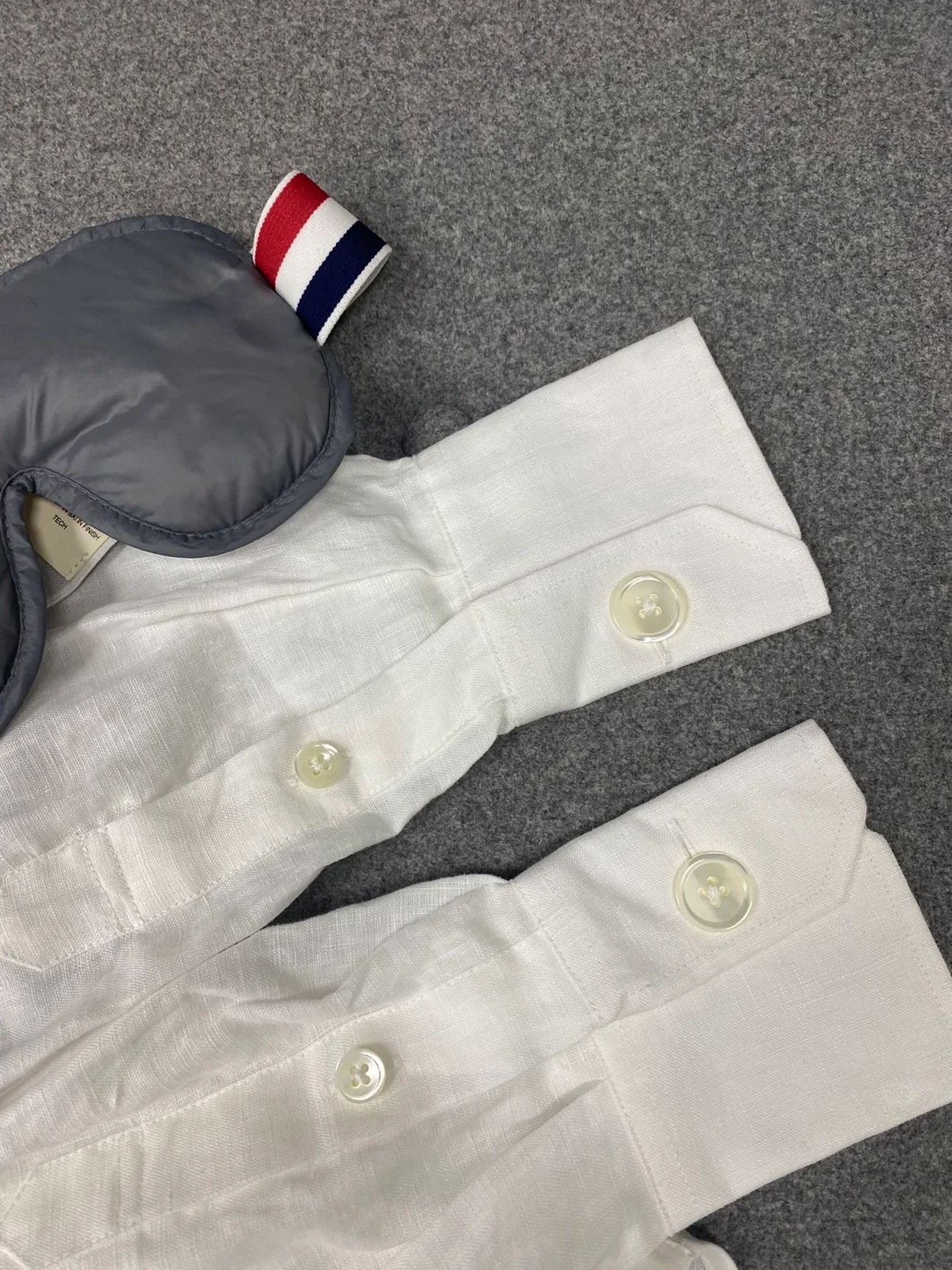 톰브라운 화이트 린넨 수퍼사이즈 롱 슬리브 4-바 버튼다운 셔츠