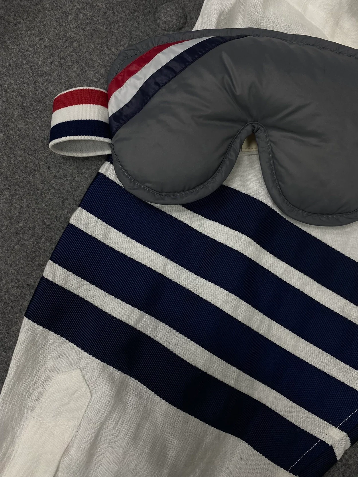 톰브라운 화이트 린넨 수퍼사이즈 롱 슬리브 4-바 버튼다운 셔츠