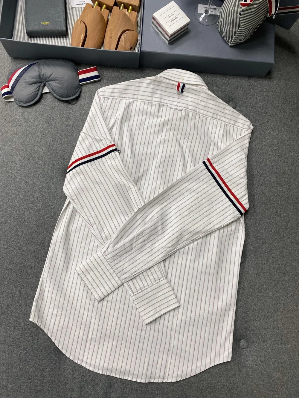 톰브라운 섀도우 핀스트라이프 옥스포드 암밴드 롱 슬리브 셔츠