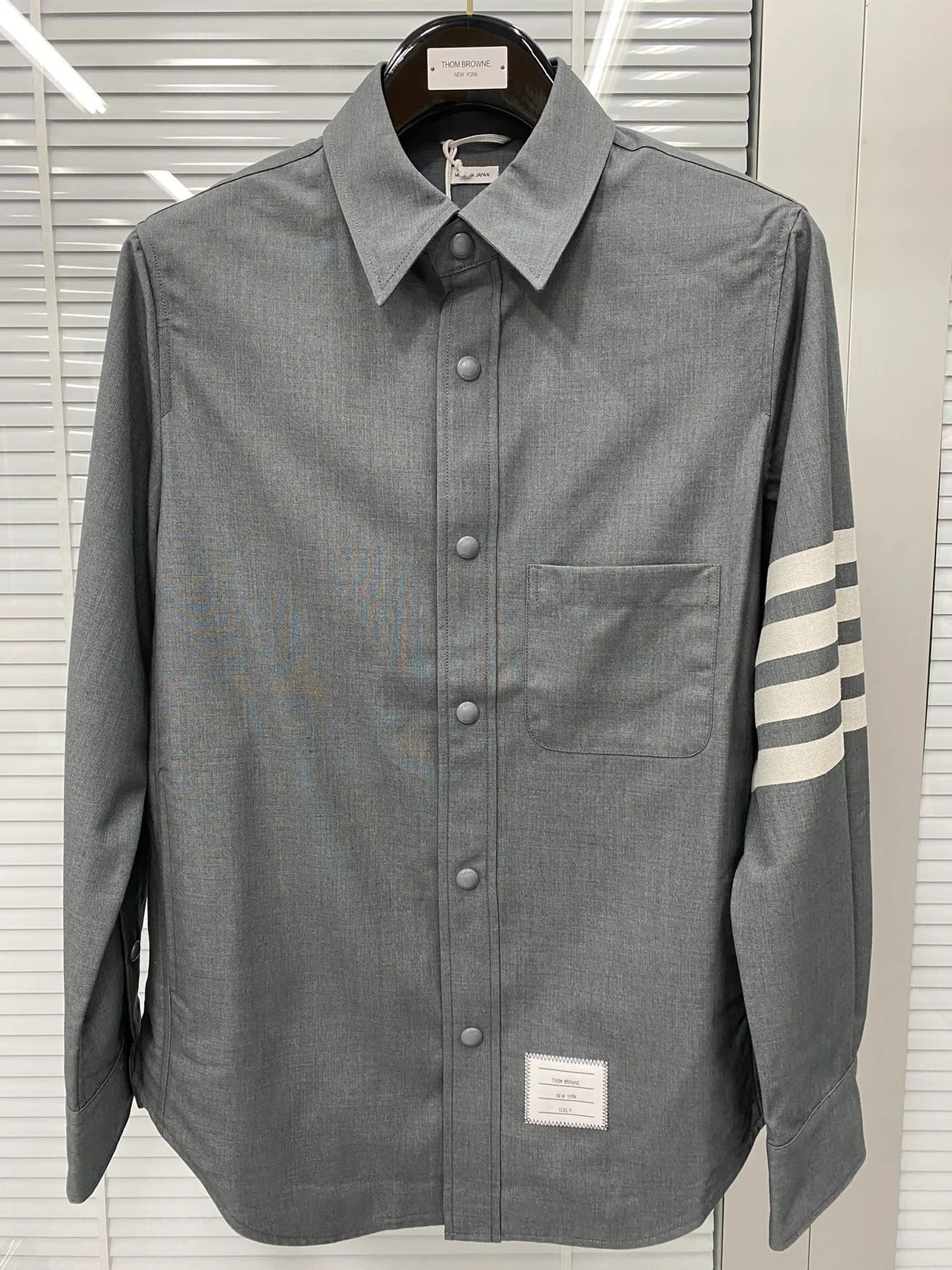 톰브라운 미디엄 그레이 4-바 울 스냅 프론트 셔츠 재킷