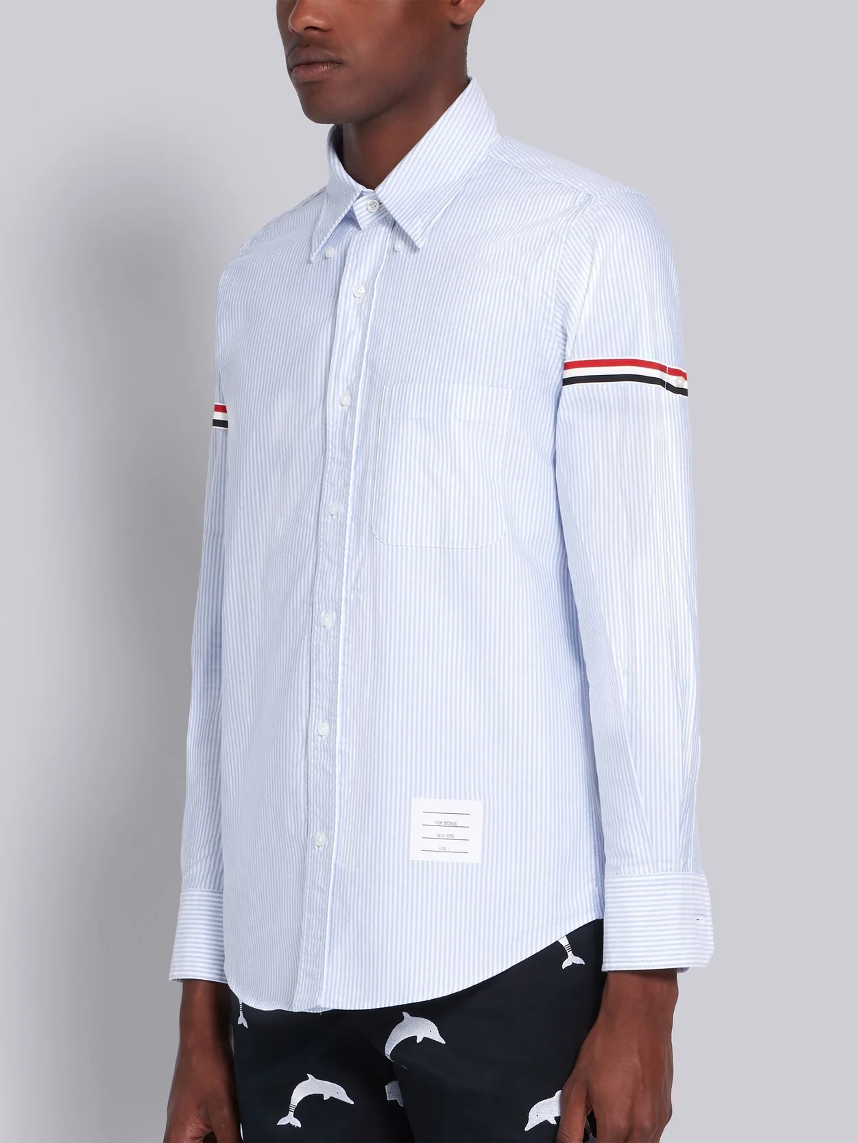 톰브라운 라이트 블루 옥스포드 유니버시티 스트라이프 RWB 암밴드 셔츠