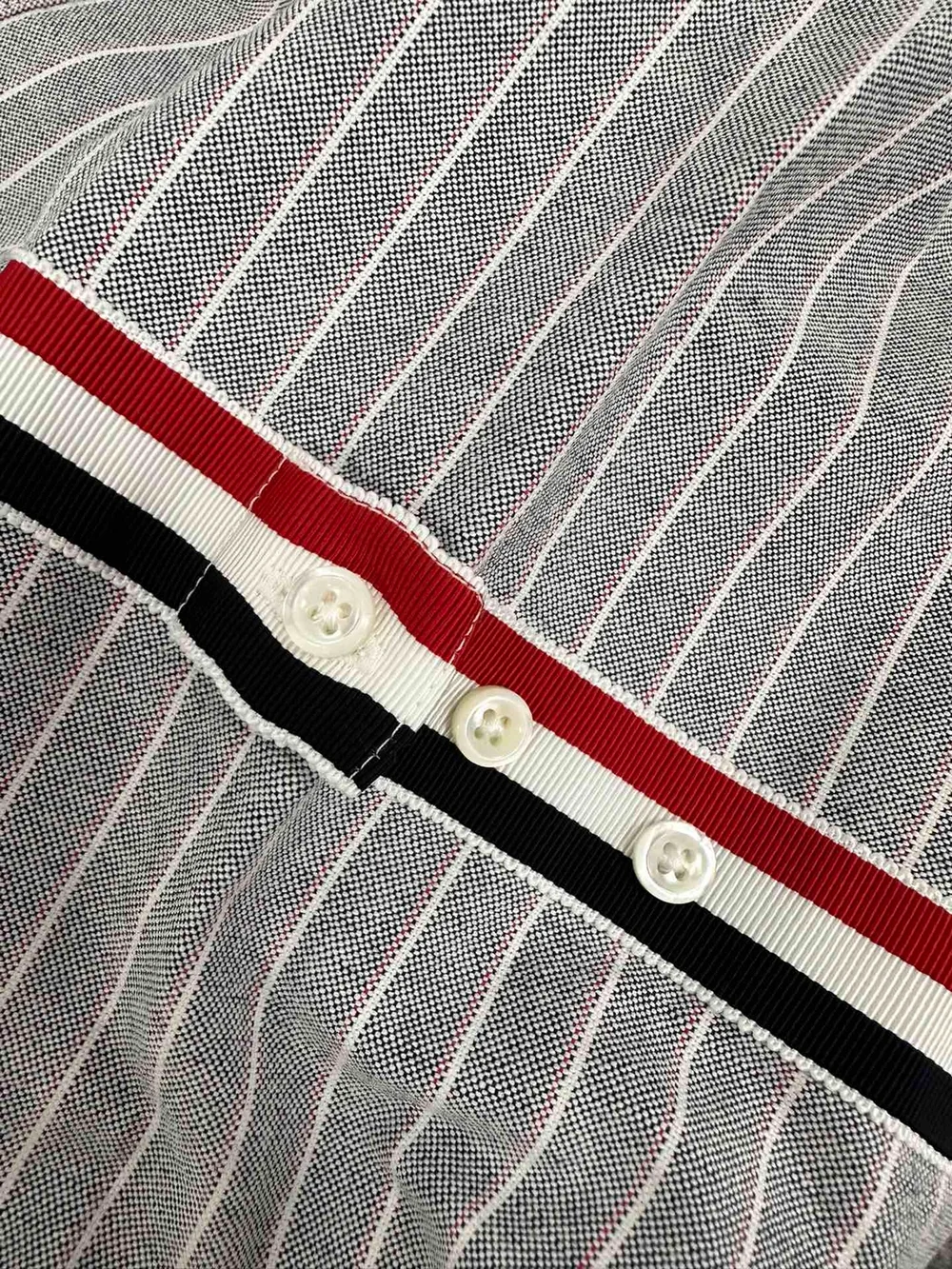 톰브라운 RWB 암밴드 스트레이트 핏 셔츠