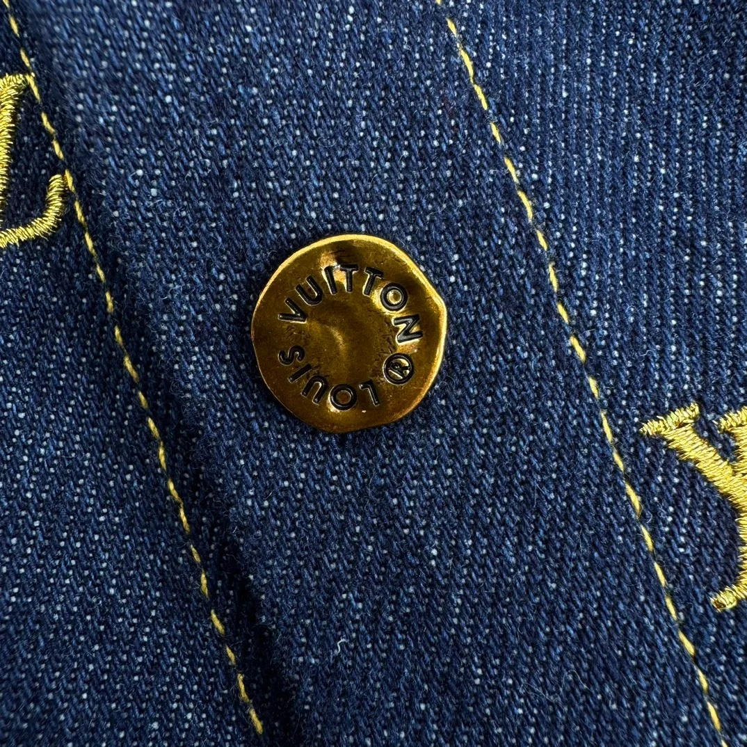 루이비통 엠브로이더리 시그니처 숏 슬리브 데님 셔츠 1AFJDU