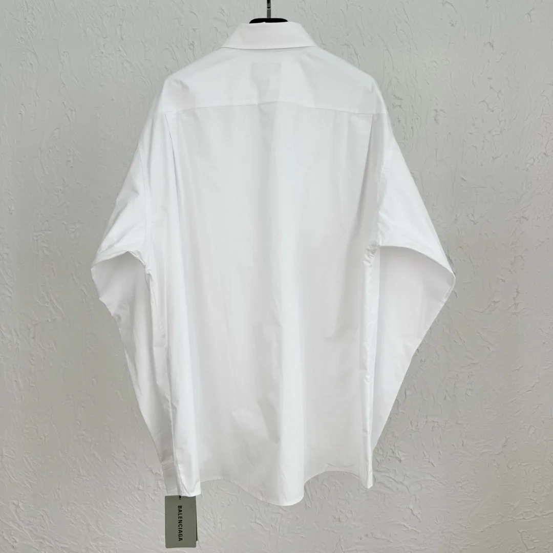 발렌시아가 넥 로고 자수 셔츠