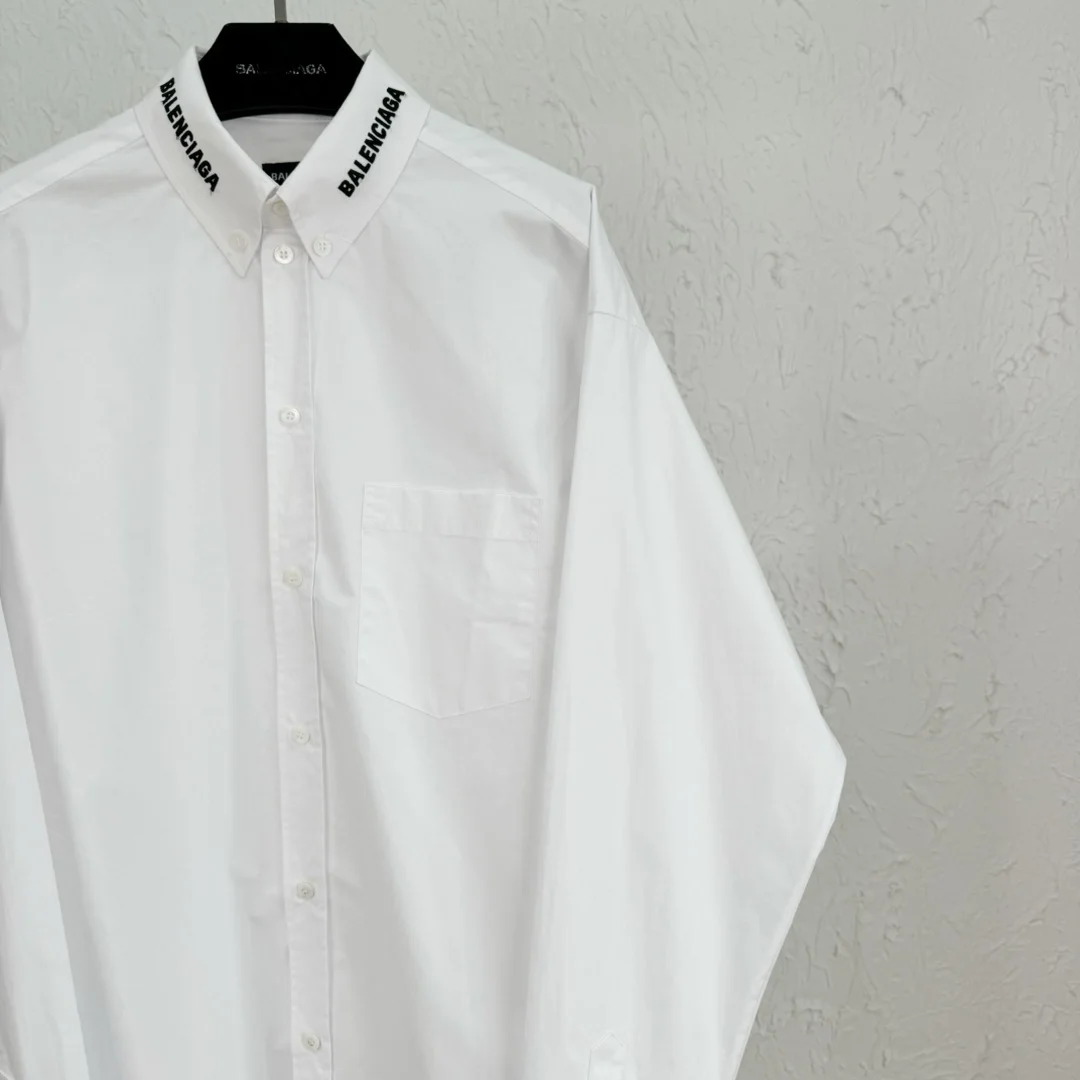 발렌시아가 넥 로고 자수 셔츠