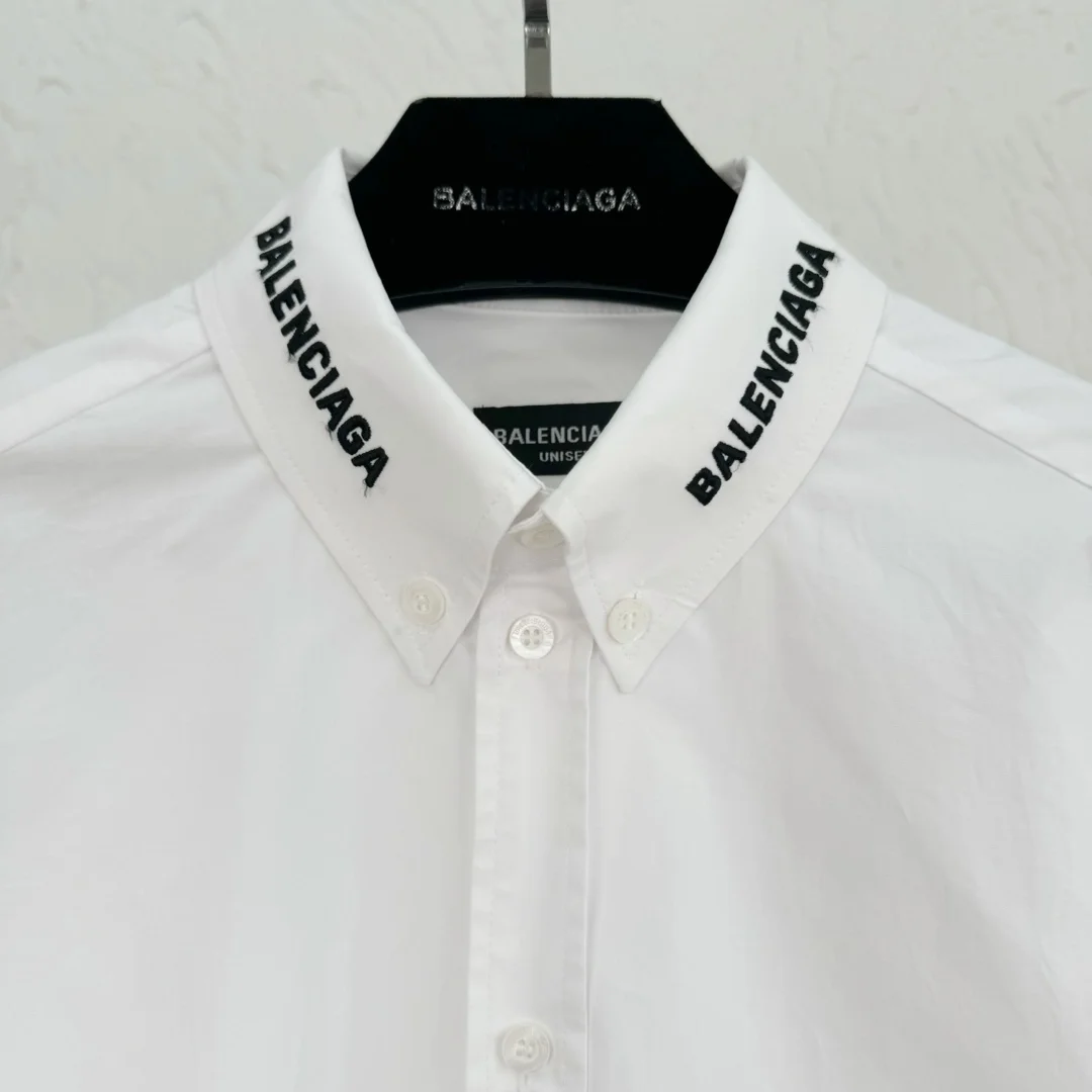 발렌시아가 넥 로고 자수 셔츠