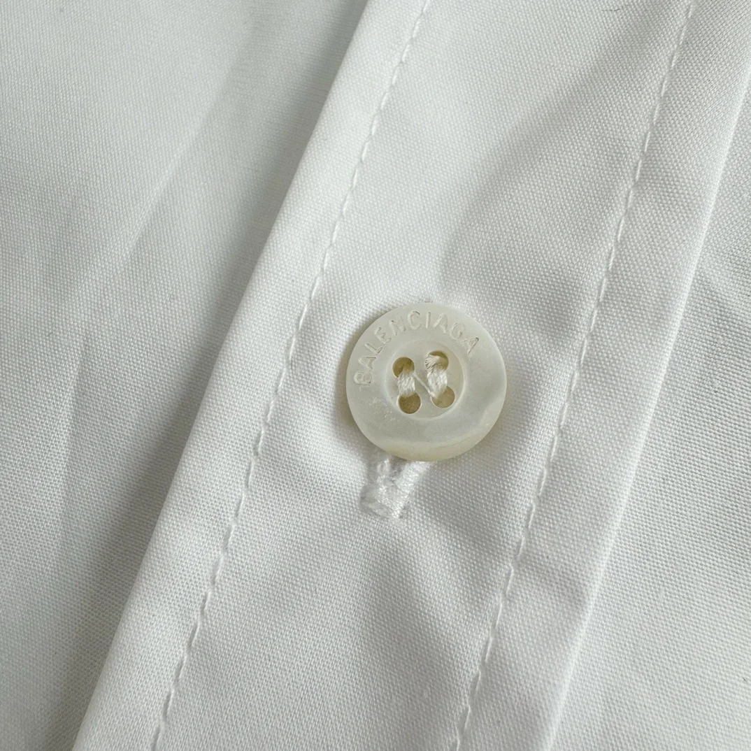 발렌시아가 넥 로고 자수 셔츠