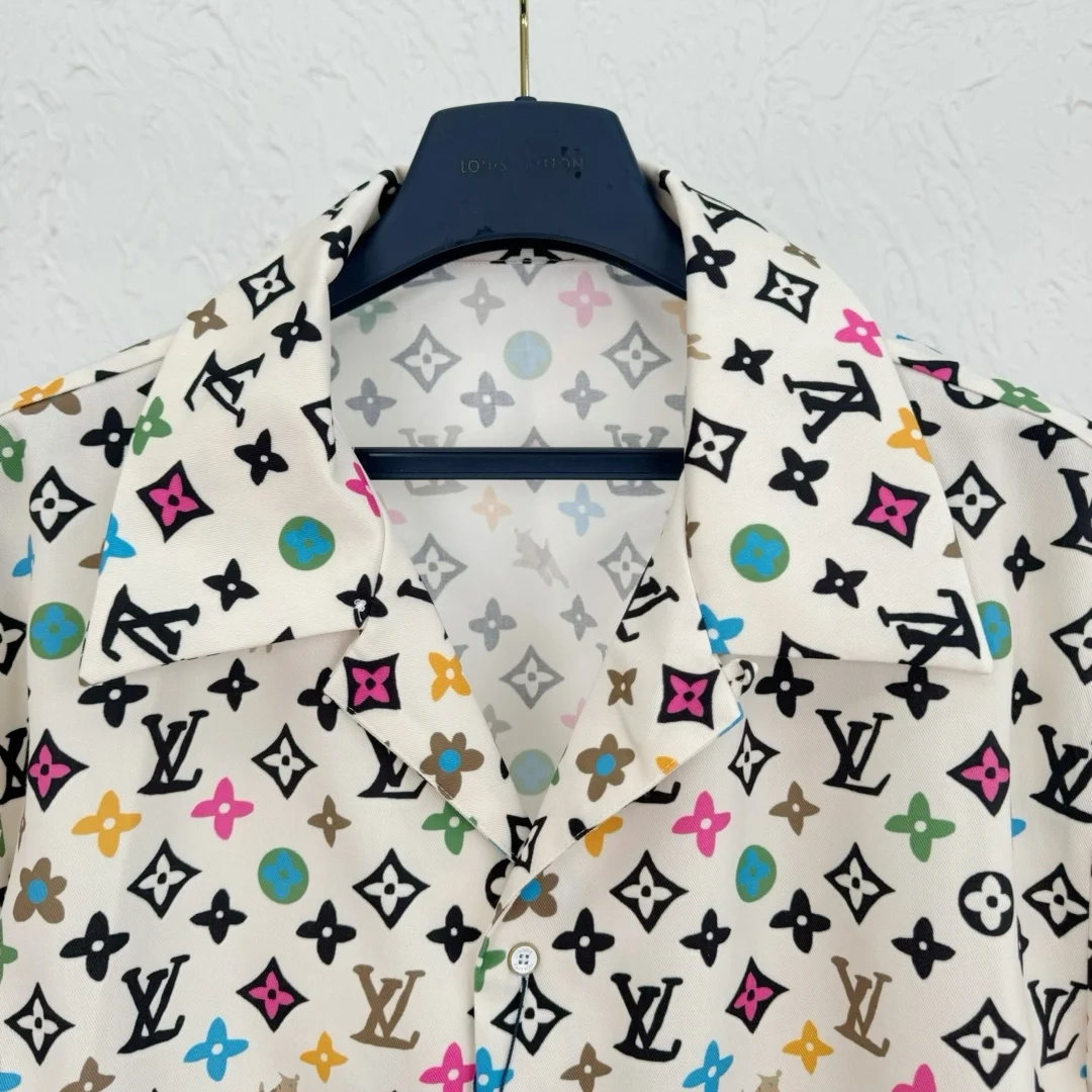 루이비통 모노그램 프린트 반소매 실크 셔츠 1AFQ27