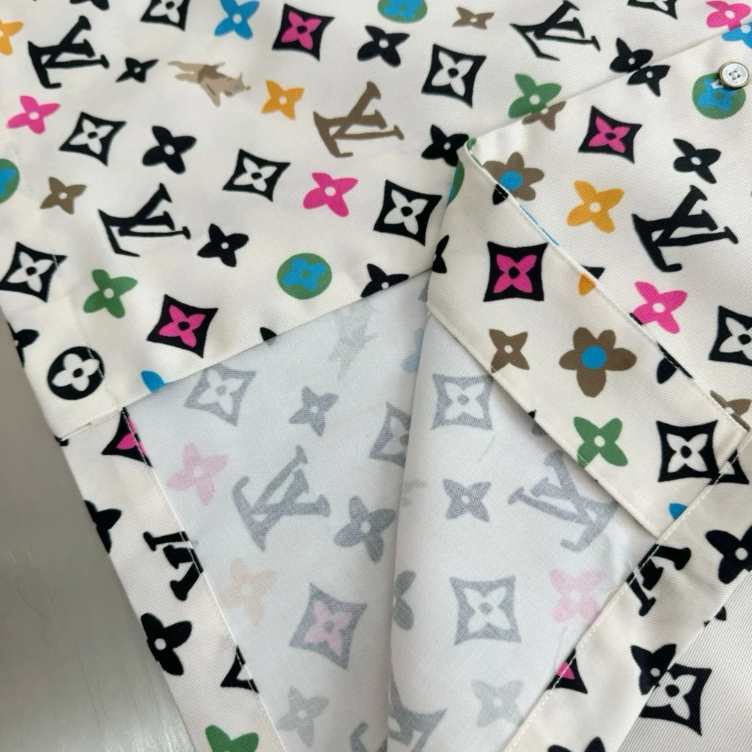 루이비통 모노그램 프린트 반소매 실크 셔츠 1AFQ27