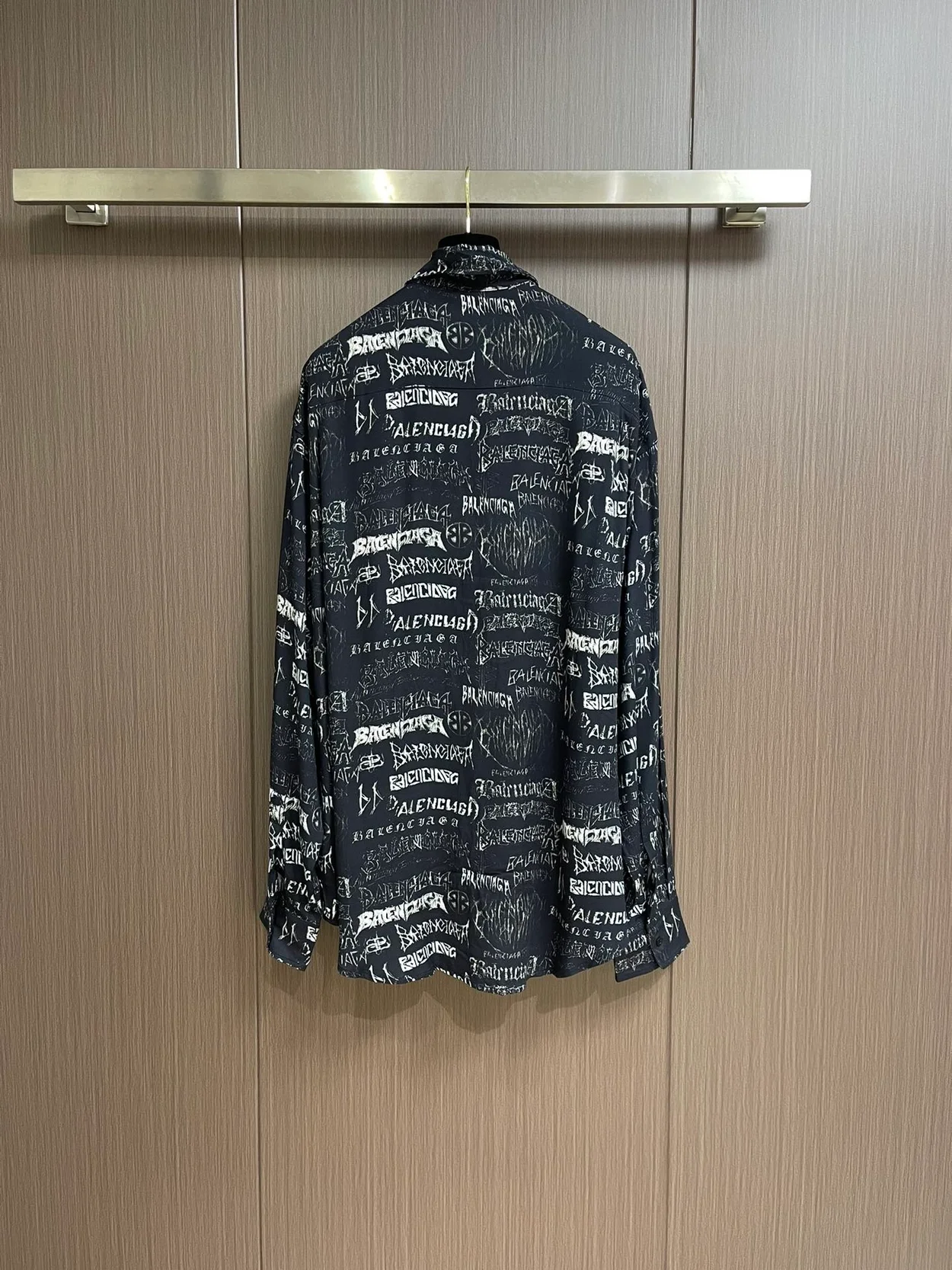 발렌시아가 로고 프린트 셔츠 블랙