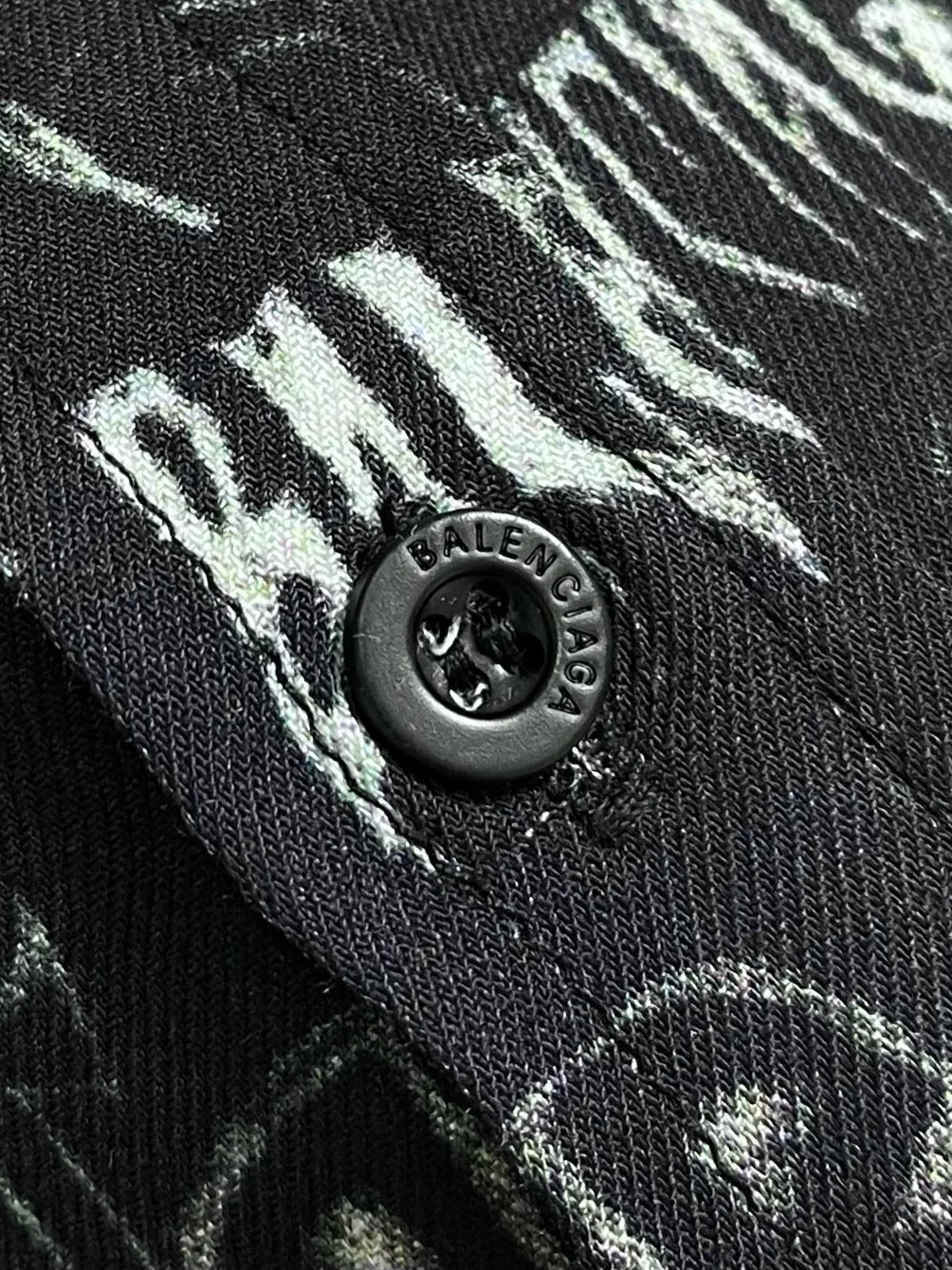 발렌시아가 로고 프린트 셔츠 블랙