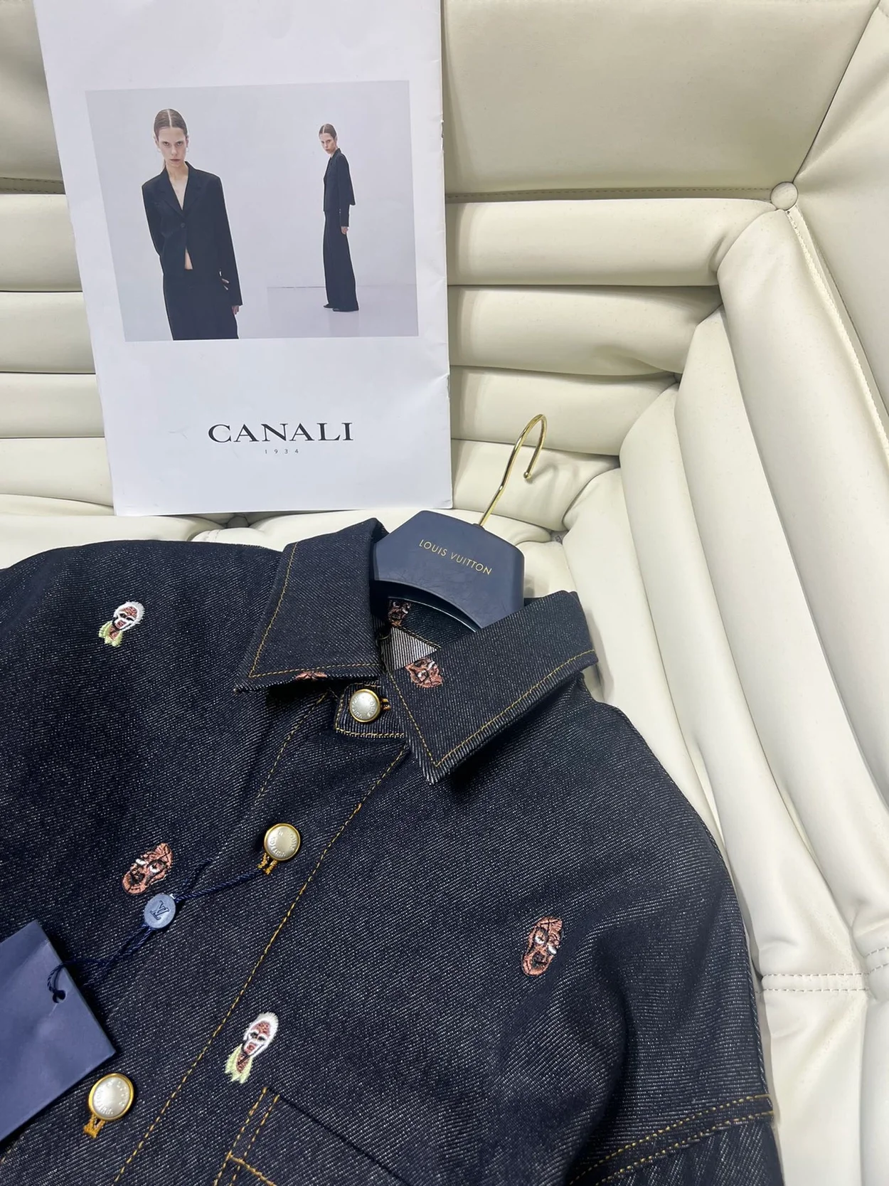 루이비통 자수 데님 오버셔츠 1AFHVC