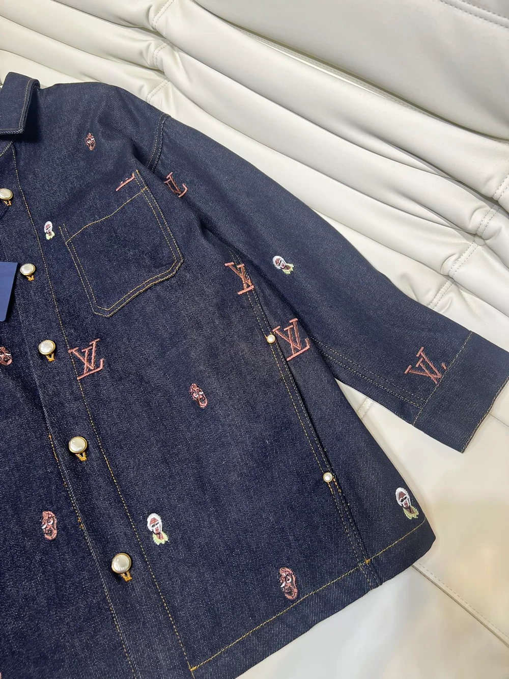 루이비통 자수 데님 오버셔츠 1AFHVC