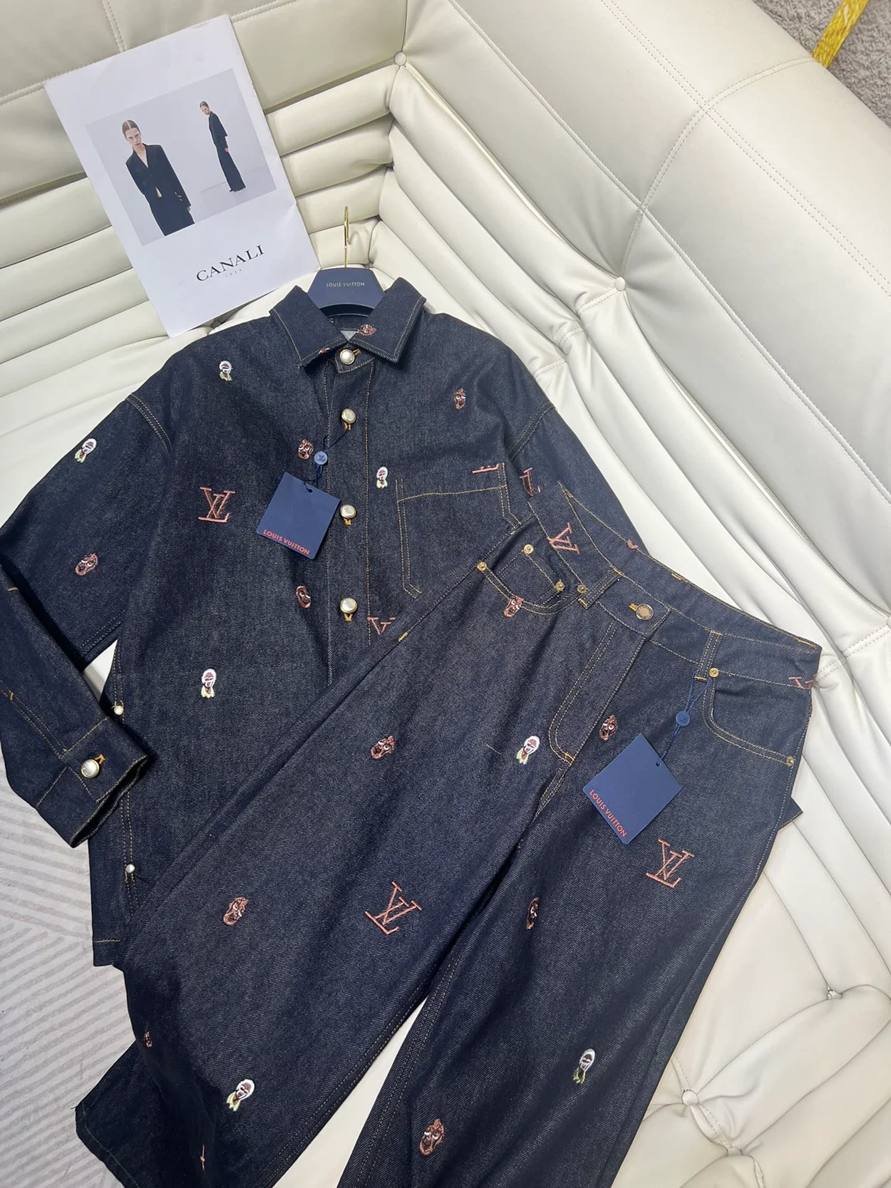 루이비통 자수 데님 오버셔츠 1AFHVC