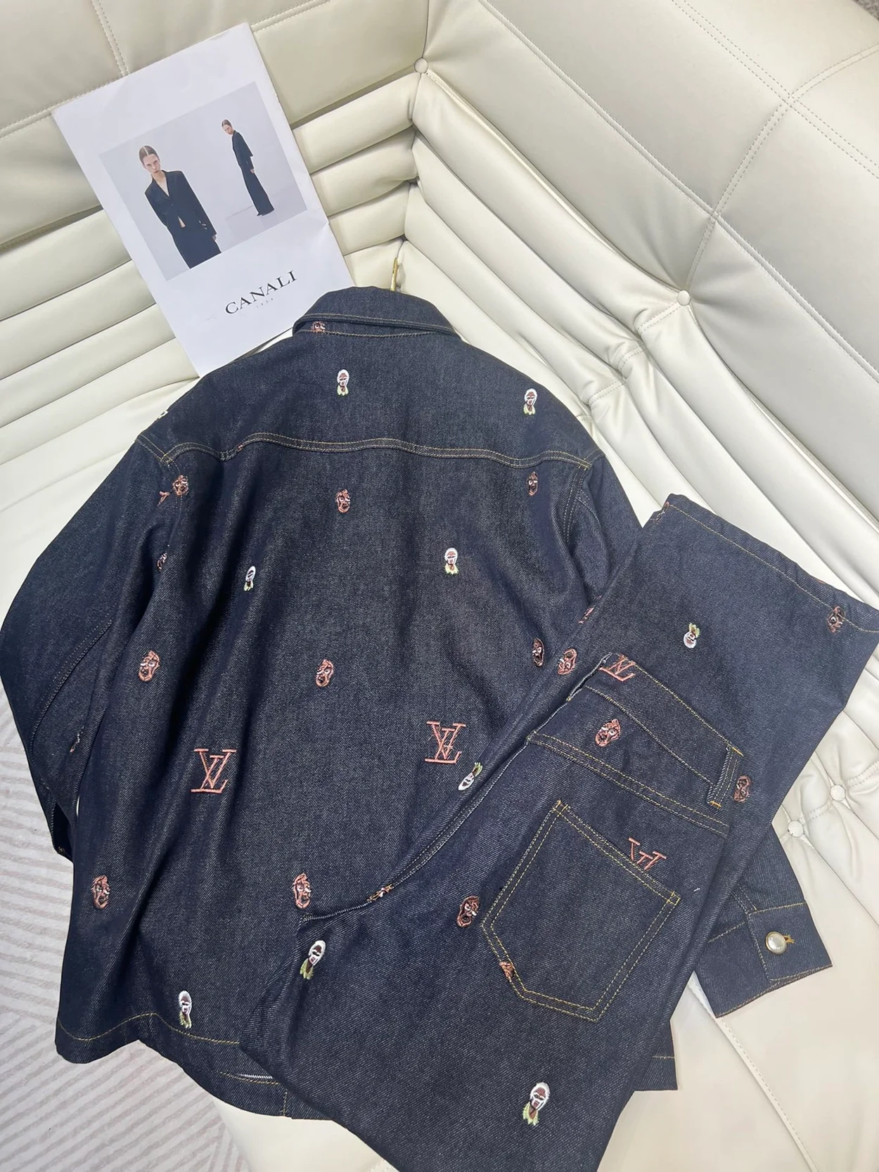 루이비통 자수 데님 오버셔츠 1AFHVC