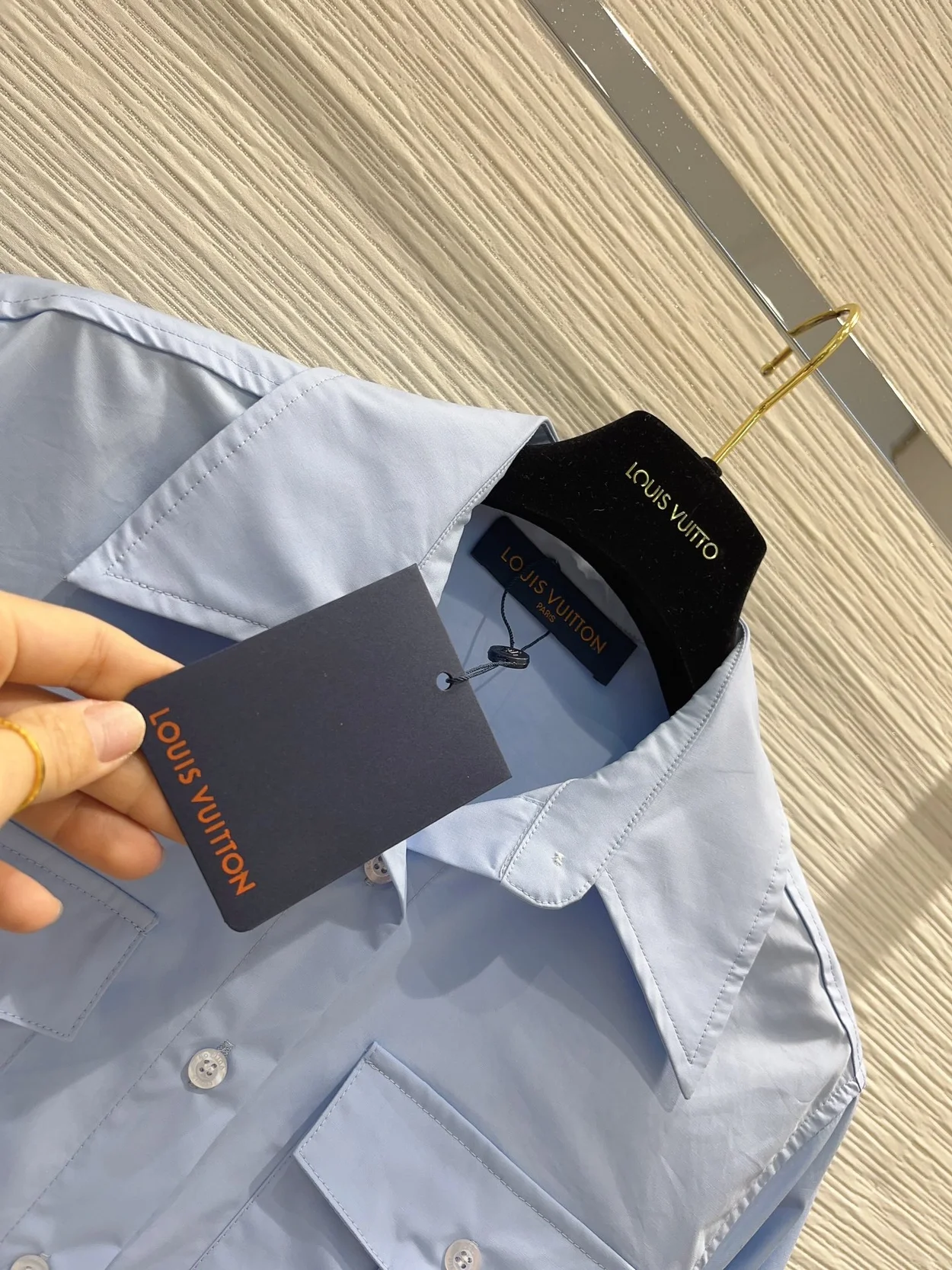 루이비통 매스큘린 플랩 포켓 셔츠 블루 1AFCEX