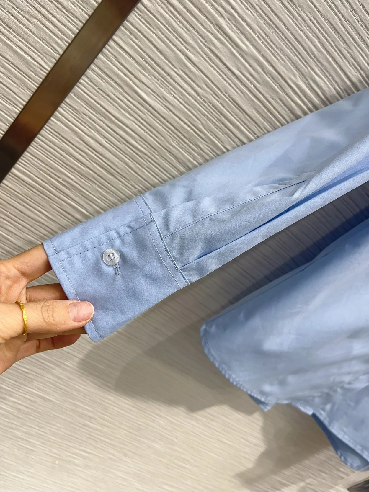 루이비통 매스큘린 플랩 포켓 셔츠 블루 1AFCEX