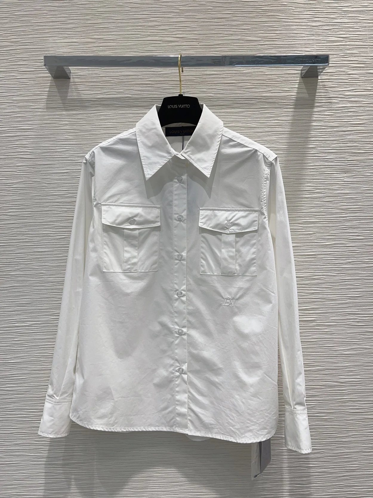루이비통 더블 플랩 포켓 셔츠 화이트 1AFCA6