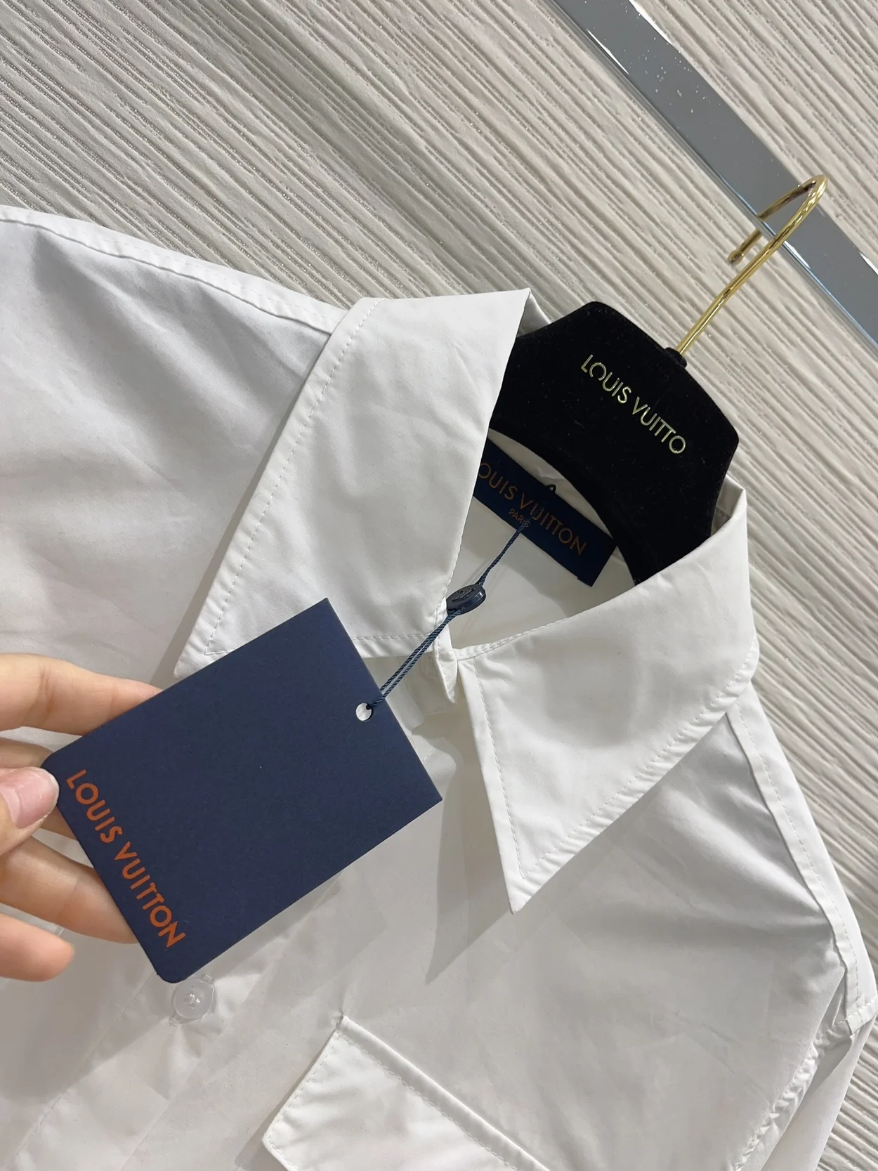 루이비통 더블 플랩 포켓 셔츠 화이트 1AFCA6