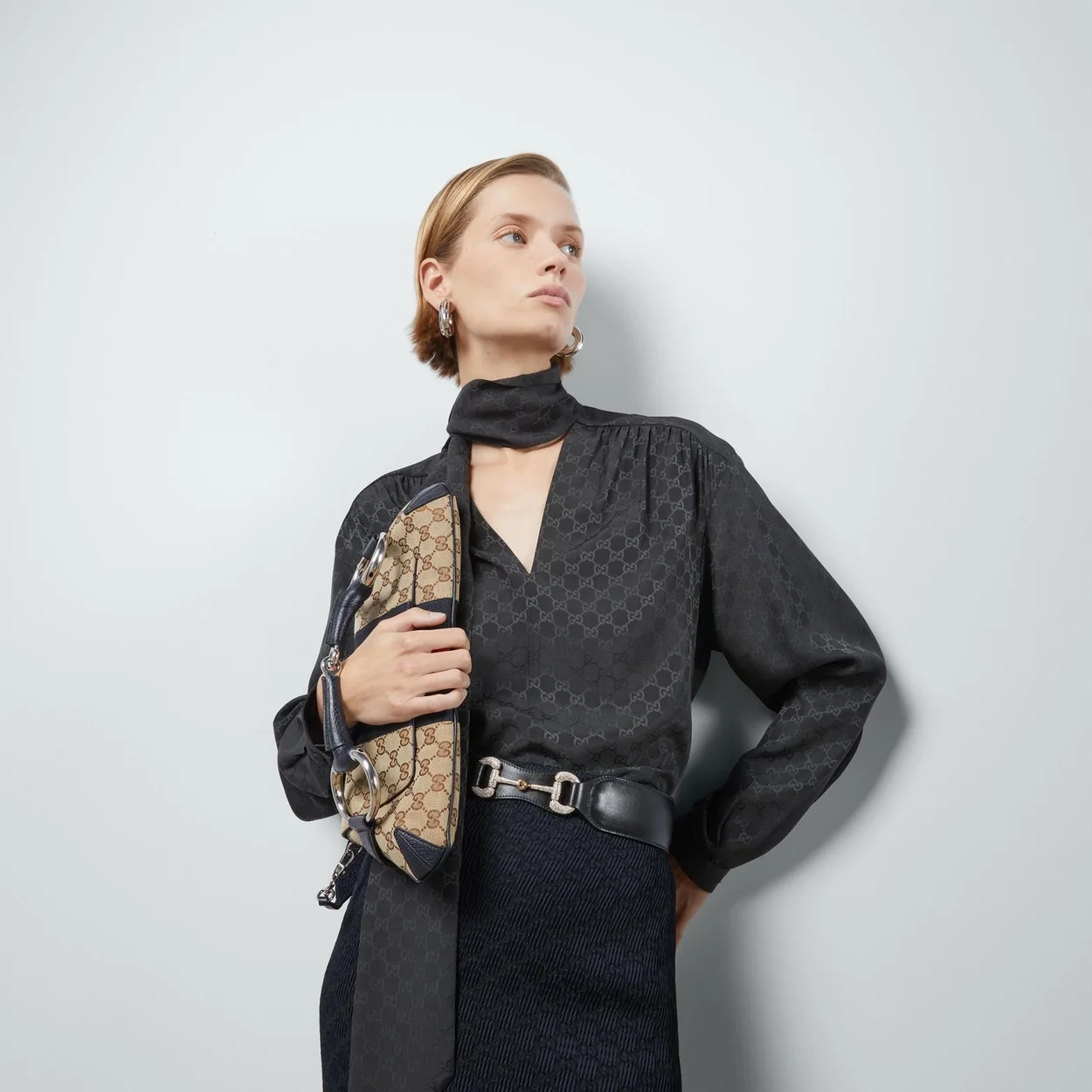 구찌 넥 보우 실크 크레이프 셔츠