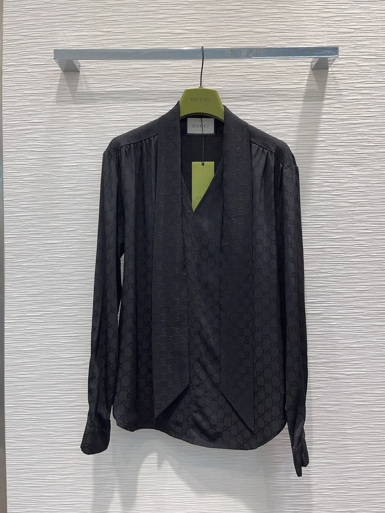 구찌 넥 보우 실크 크레이프 셔츠