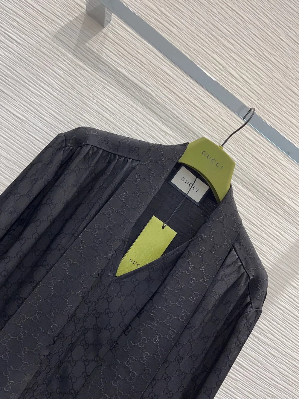 구찌 넥 보우 실크 크레이프 셔츠