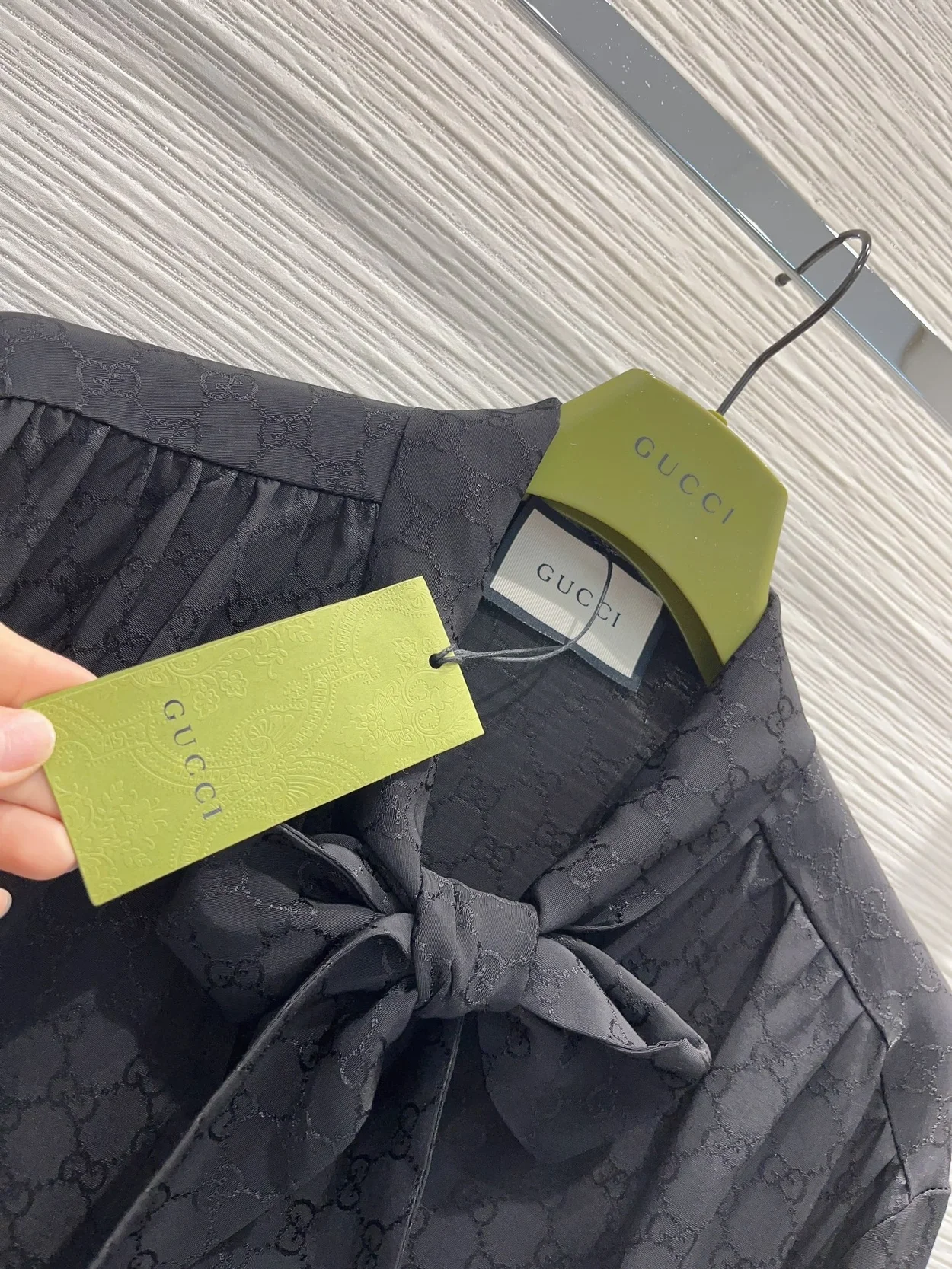 구찌 넥 보우 실크 크레이프 셔츠