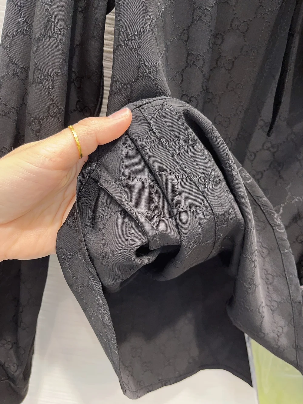 구찌 넥 보우 실크 크레이프 셔츠