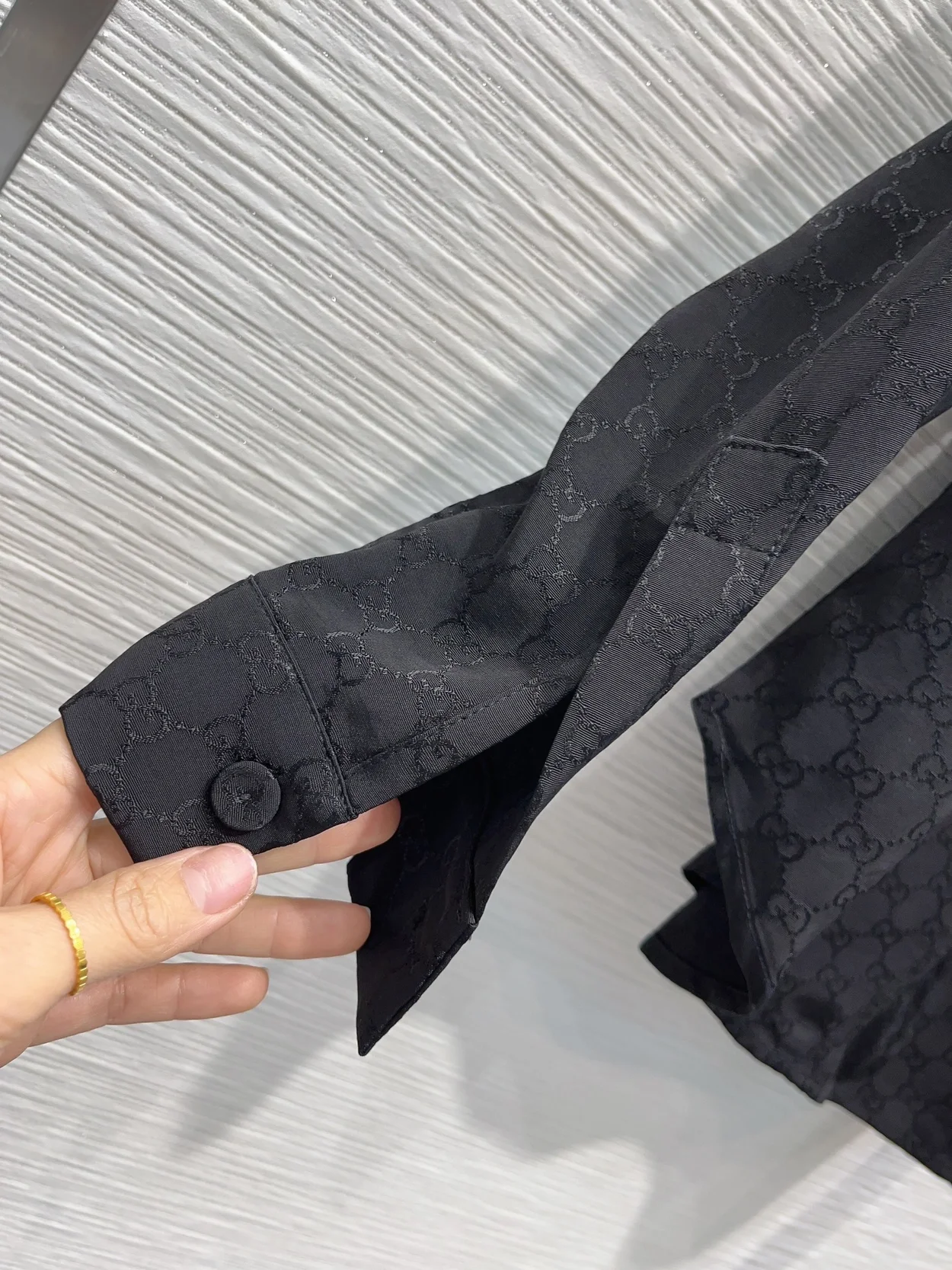 구찌 넥 보우 실크 크레이프 셔츠