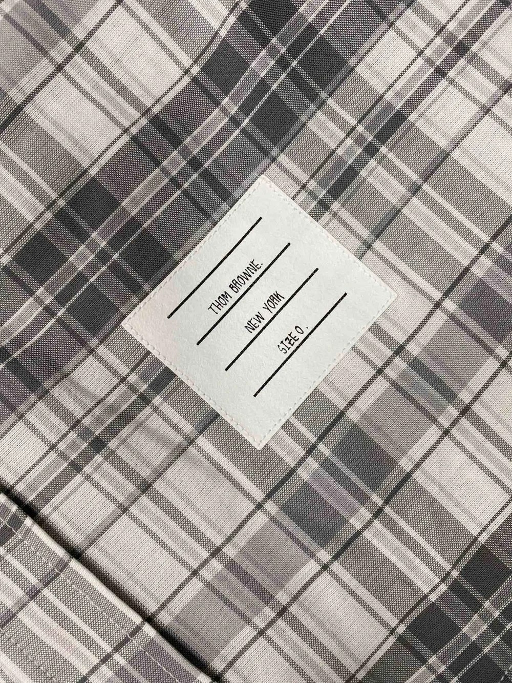 톰브라운 미디엄 그레이 스트라이프 플레이드 셔츠