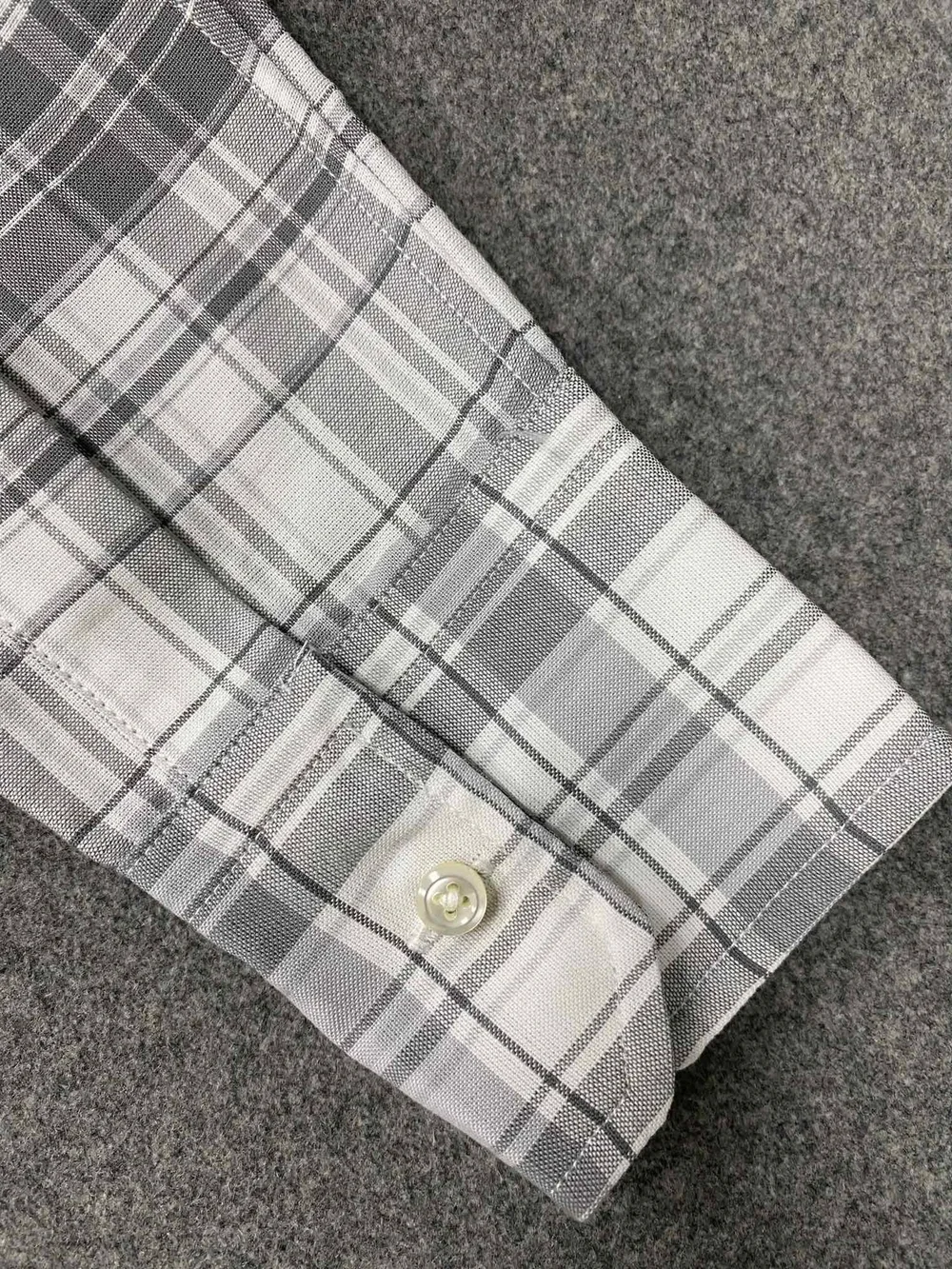 톰브라운 미디엄 그레이 스트라이프 플레이드 셔츠