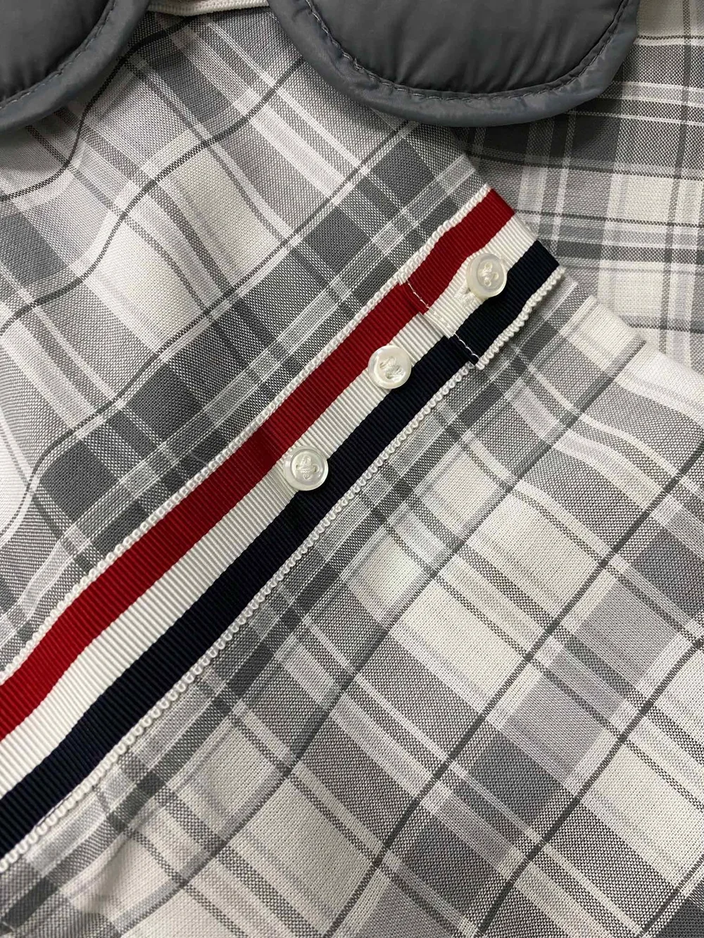 톰브라운 미디엄 그레이 스트라이프 플레이드 셔츠