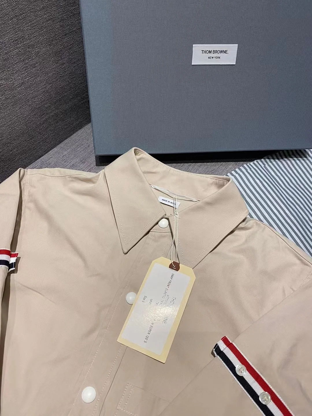 톰브라운 그로그래인 암밴드 셔츠 베이지