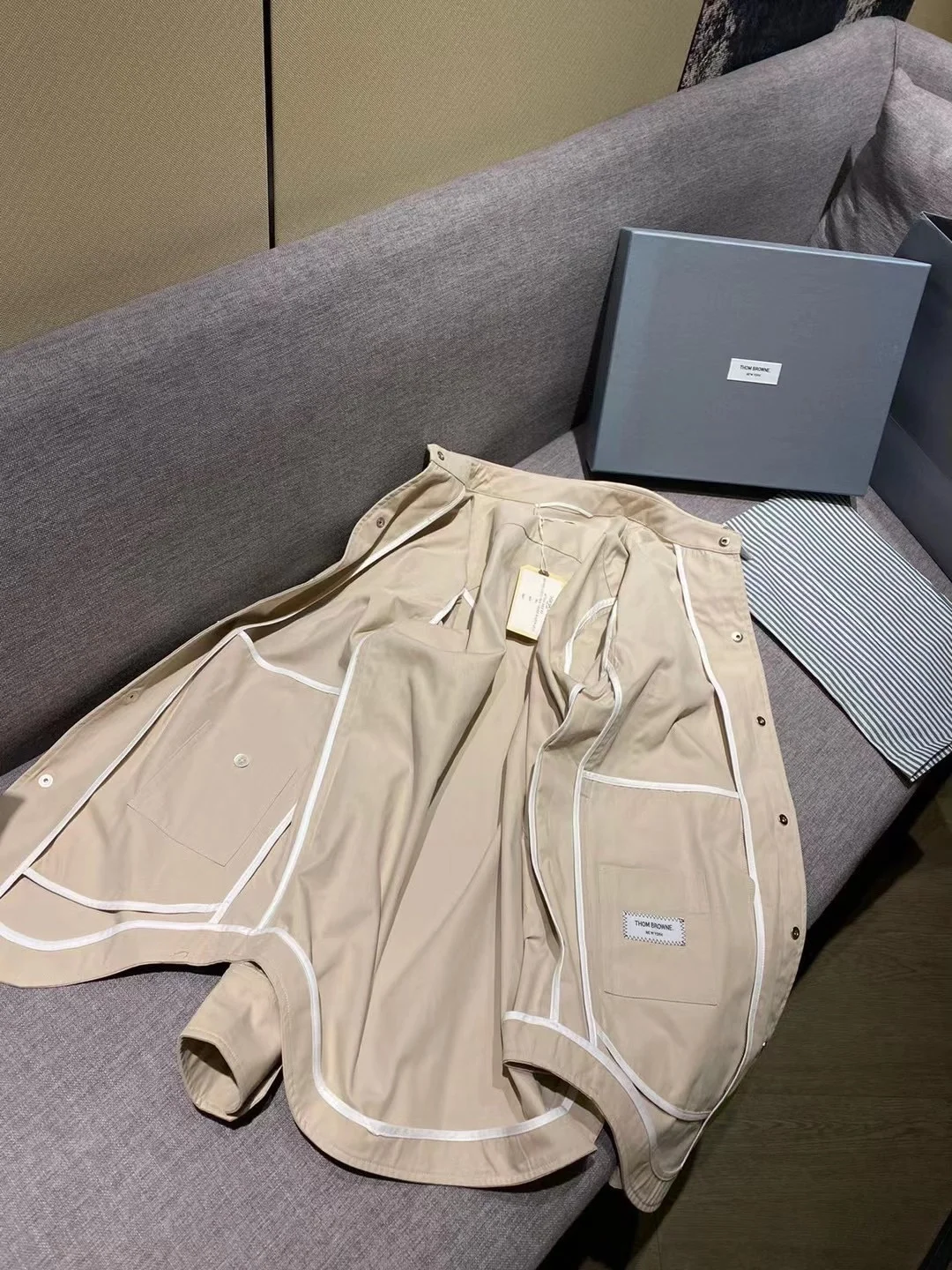 톰브라운 그로그래인 암밴드 셔츠 베이지