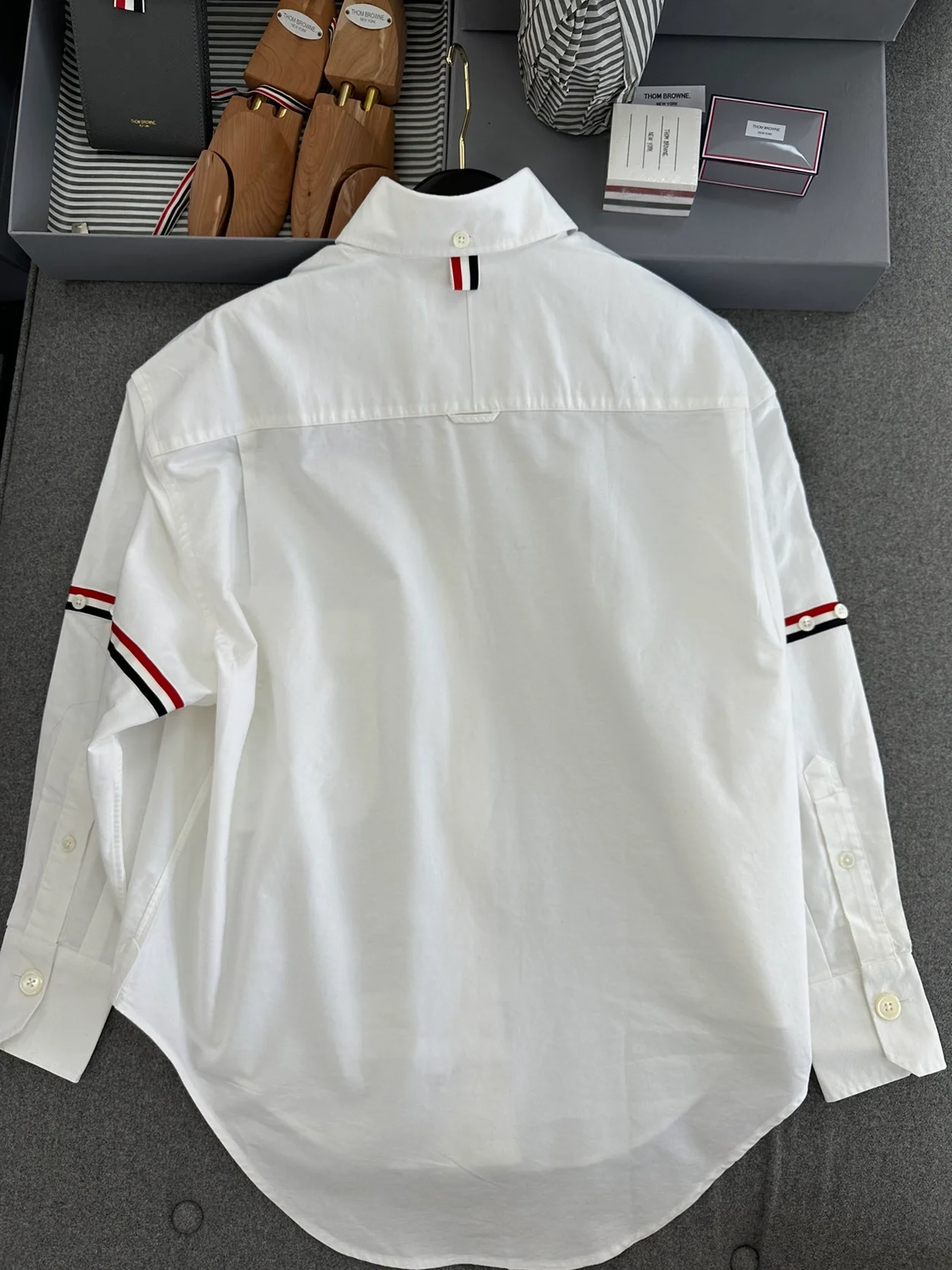 톰브라운 RWB 스트라이프 디테일 셔츠 화이트