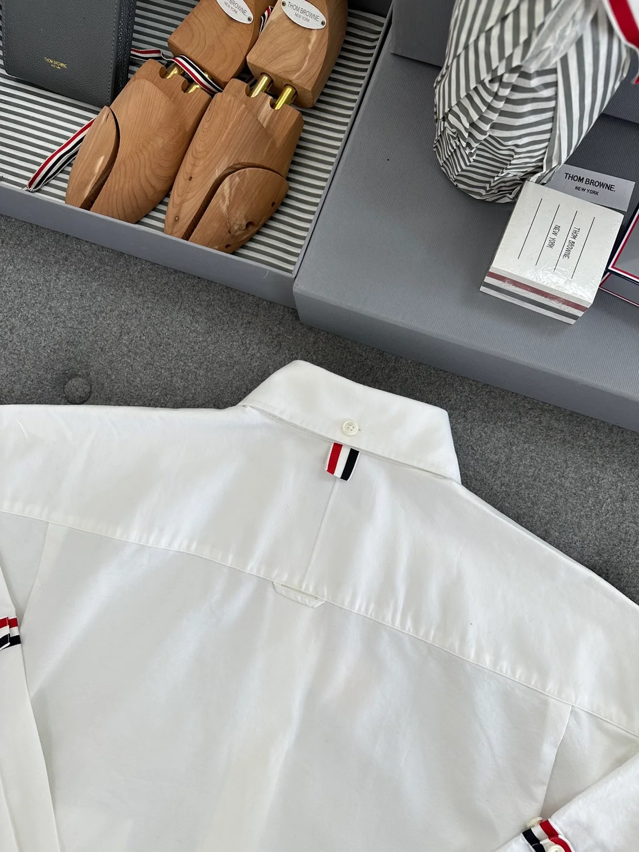 톰브라운 RWB 스트라이프 디테일 셔츠 화이트