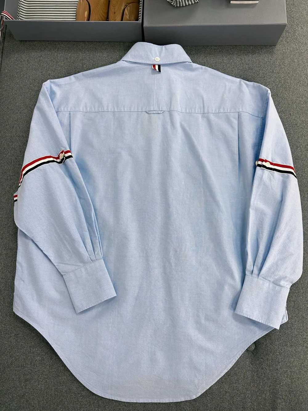 톰브라운 RWB 스트라이프 디테일 셔츠 블루