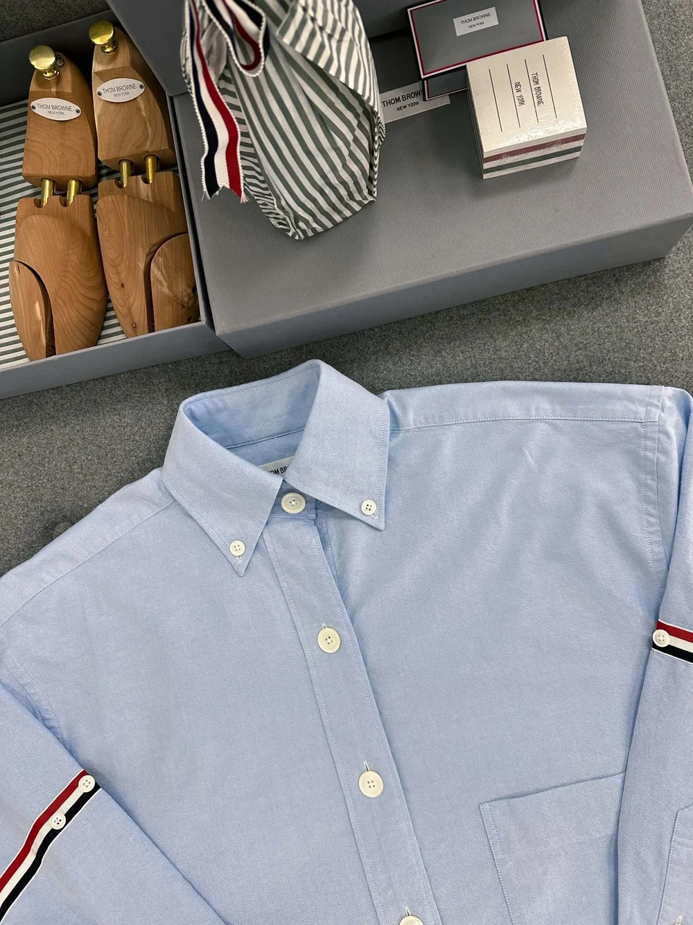 톰브라운 RWB 스트라이프 디테일 셔츠 블루