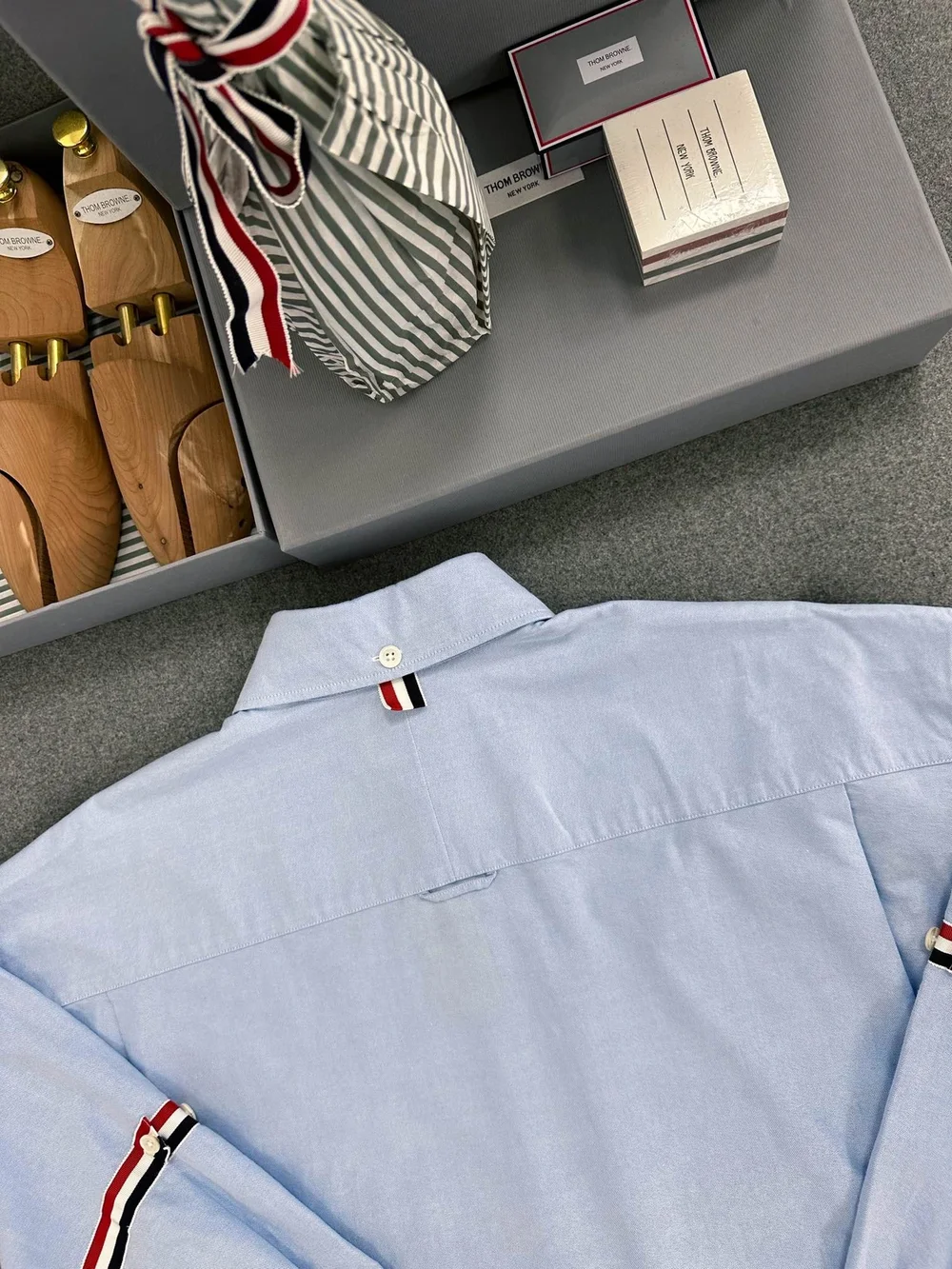 톰브라운 RWB 스트라이프 디테일 셔츠 블루