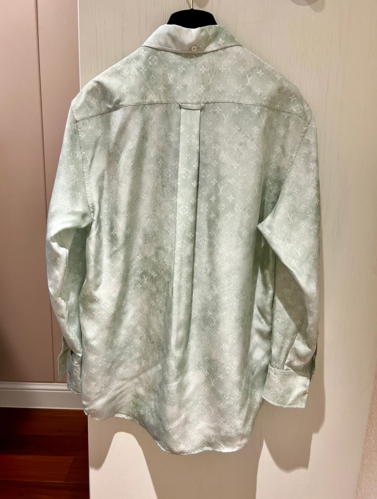 루이비통 모노그램 클라우드 셔츠 1AFDLV