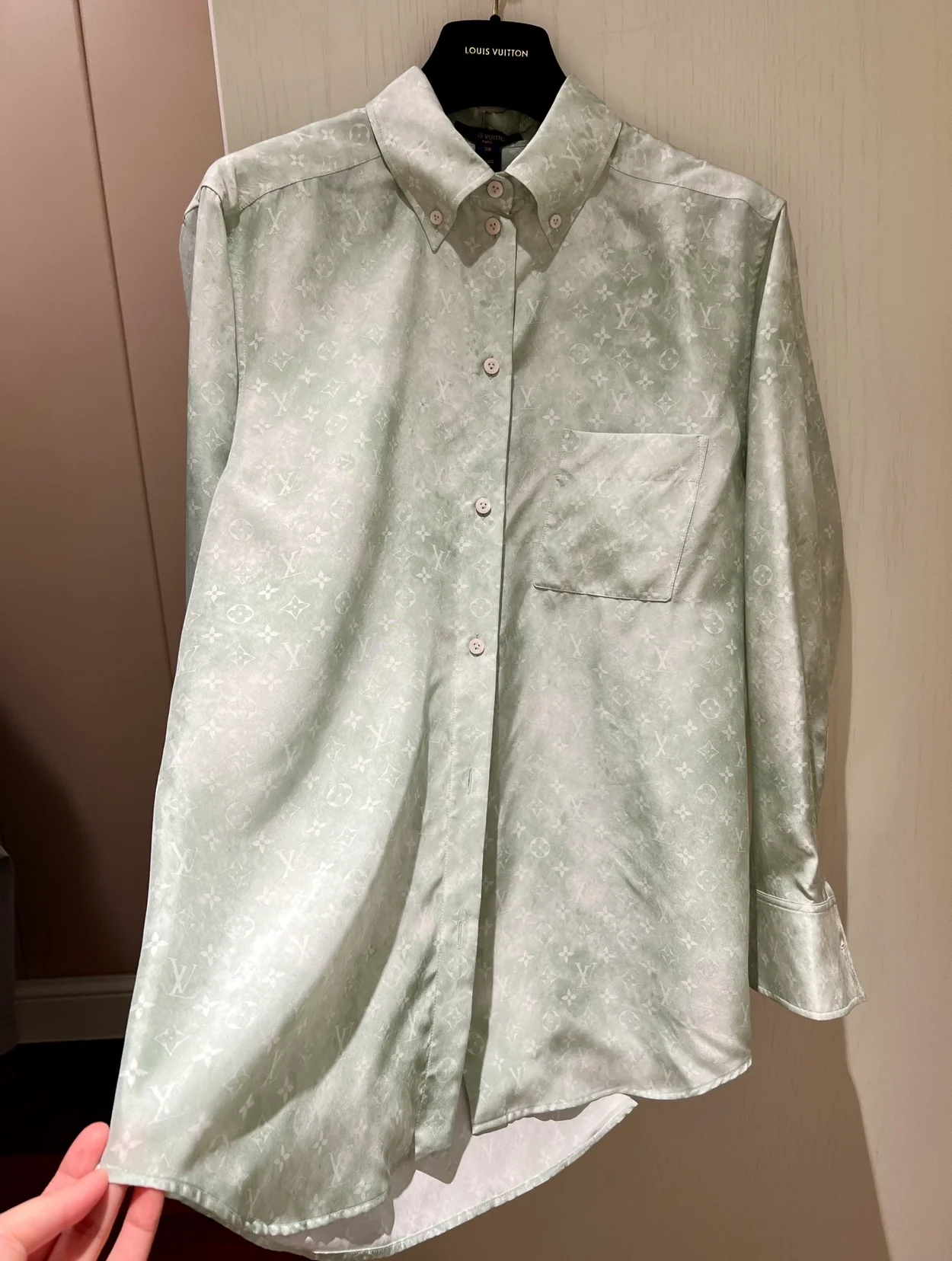 루이비통 모노그램 클라우드 셔츠 1AFDLV
