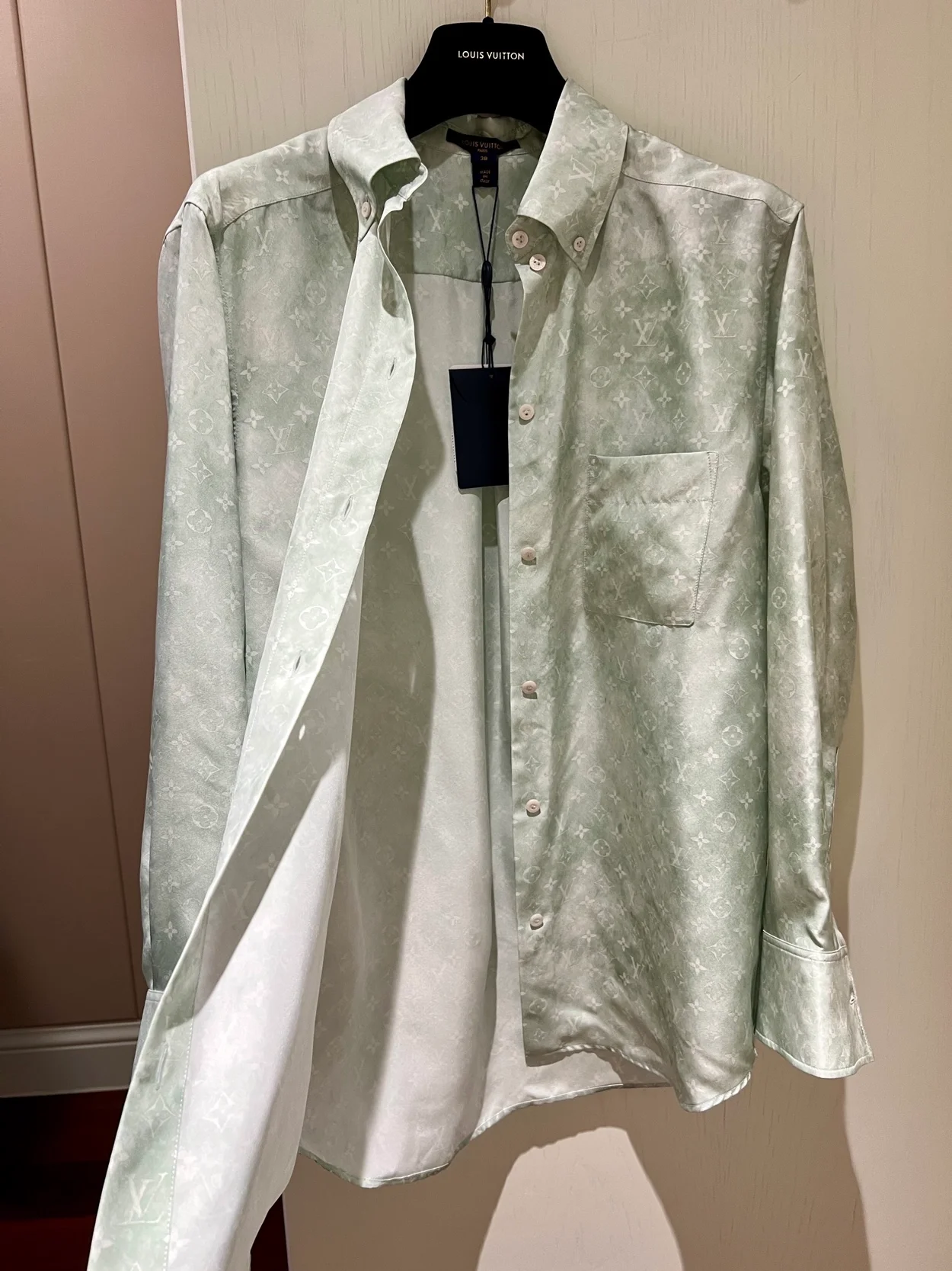 루이비통 모노그램 클라우드 셔츠 1AFDLV