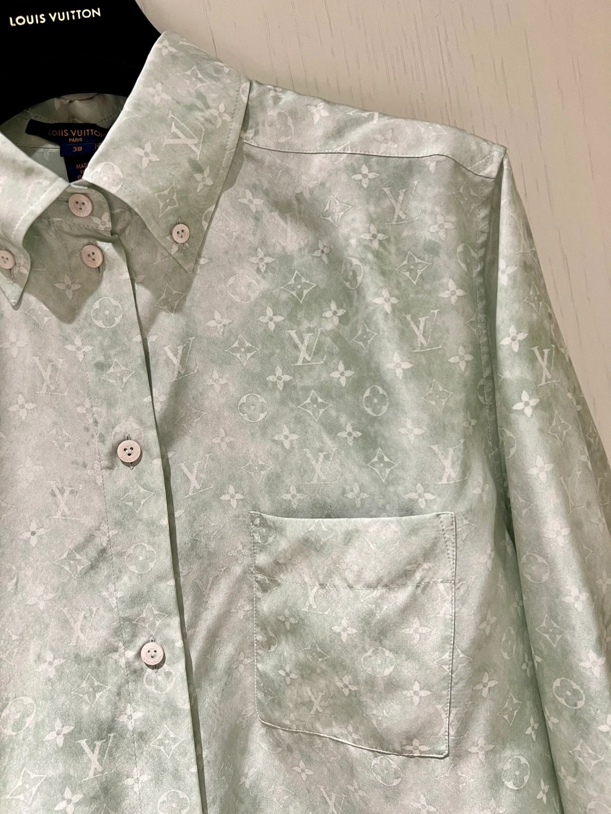 루이비통 모노그램 클라우드 셔츠 1AFDLV