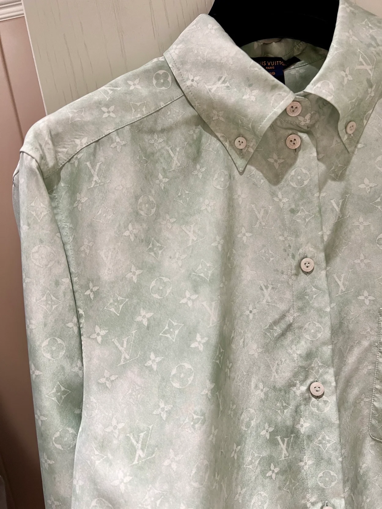 루이비통 모노그램 클라우드 셔츠 1AFDLV