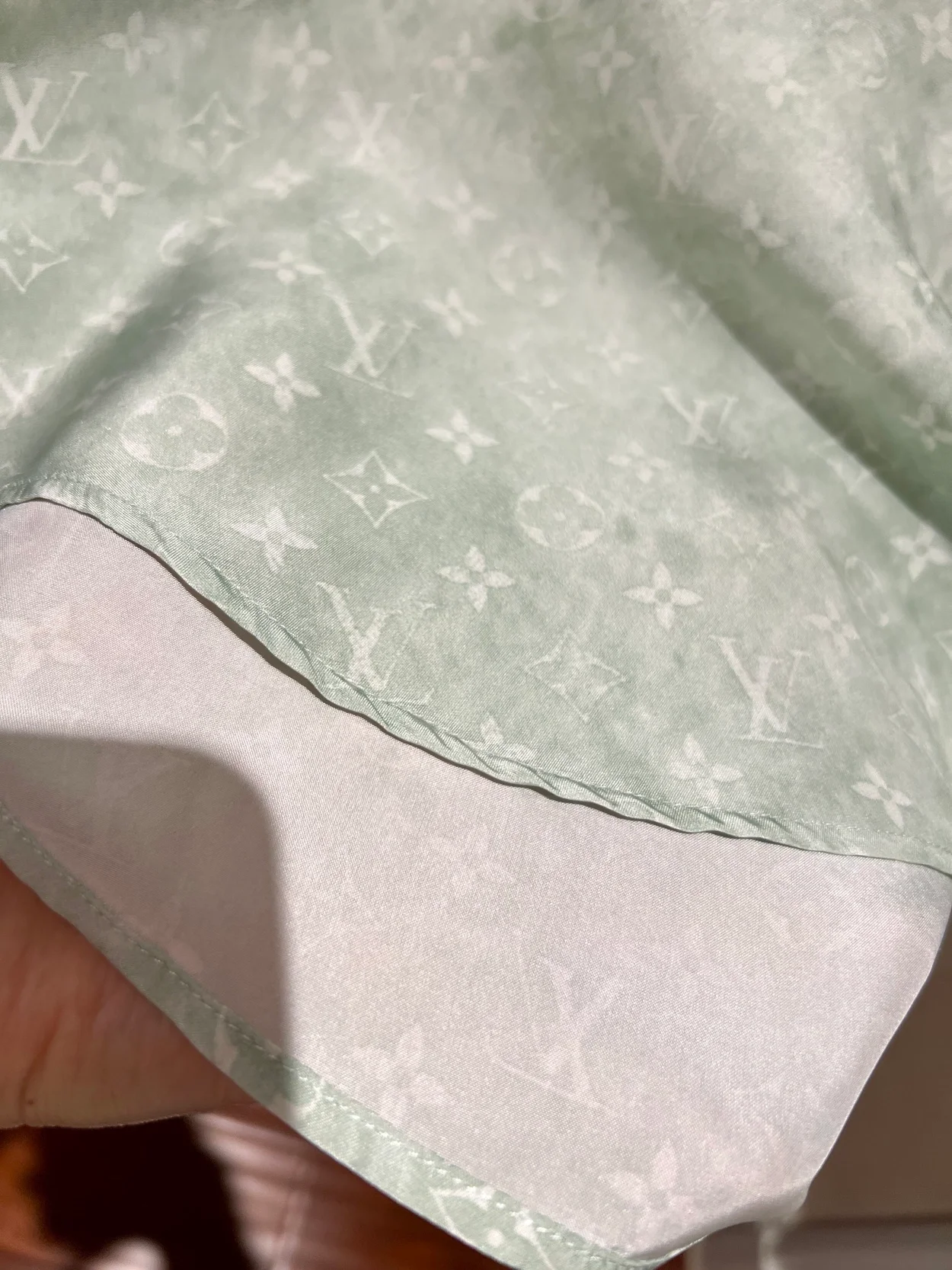 루이비통 모노그램 클라우드 셔츠 1AFDLV